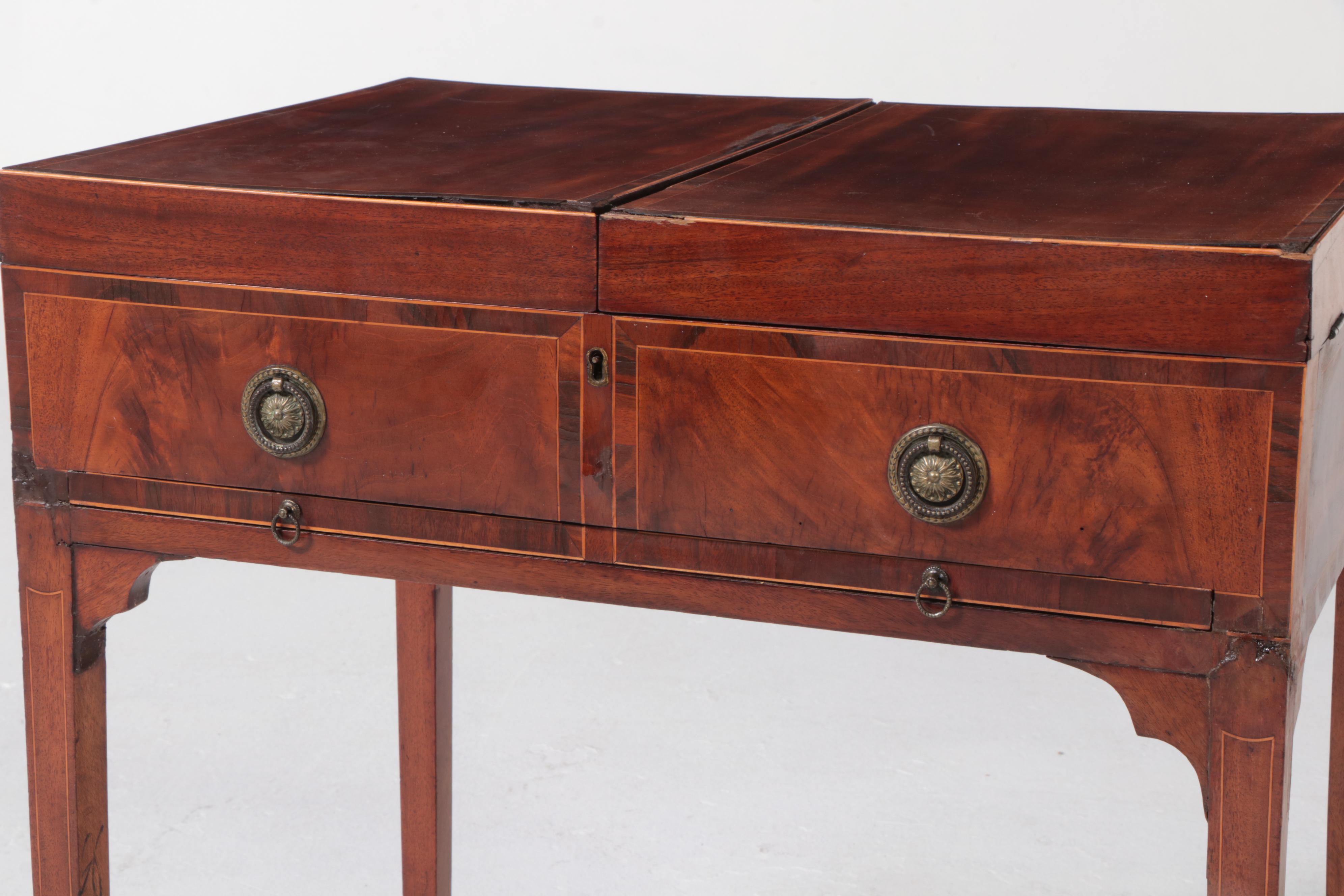 George III Mahogany and Crossbanded Enclosed Dressing Table, circa 1800