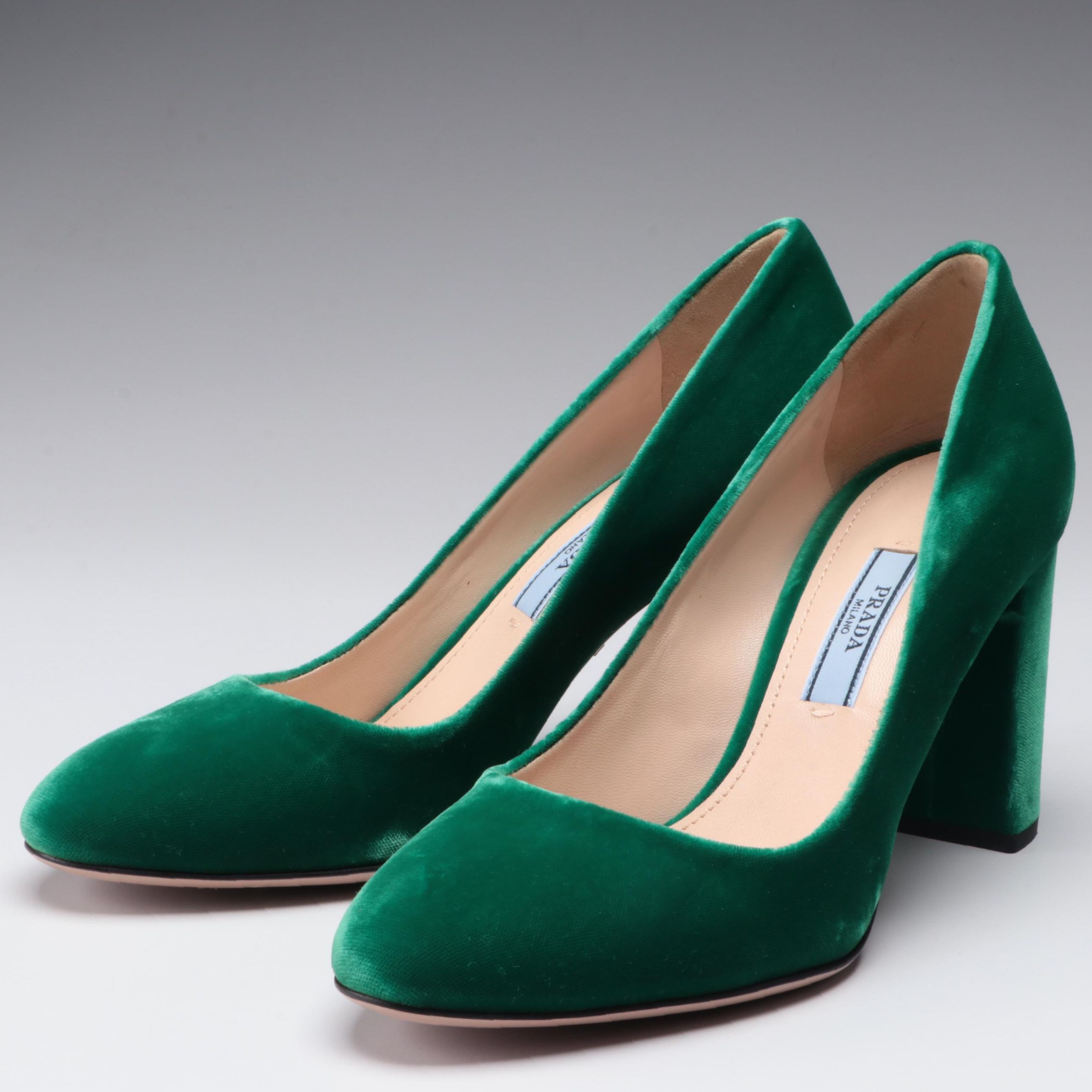 Prada Pumps in Green Velvet