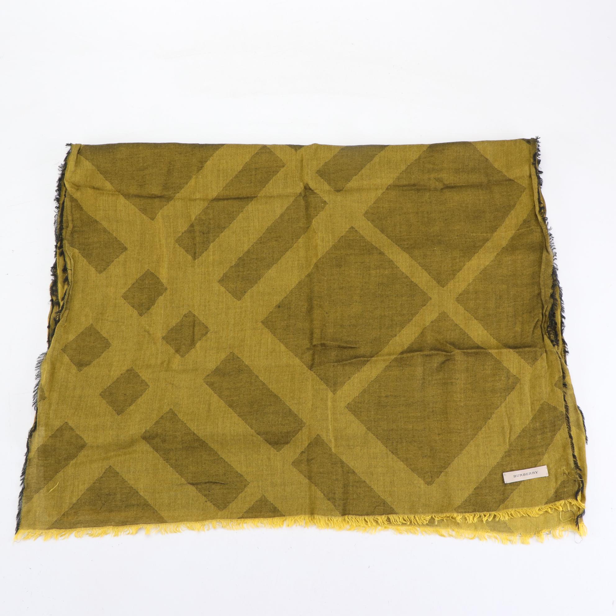 Burberry Lightweight Scarf in Plaid