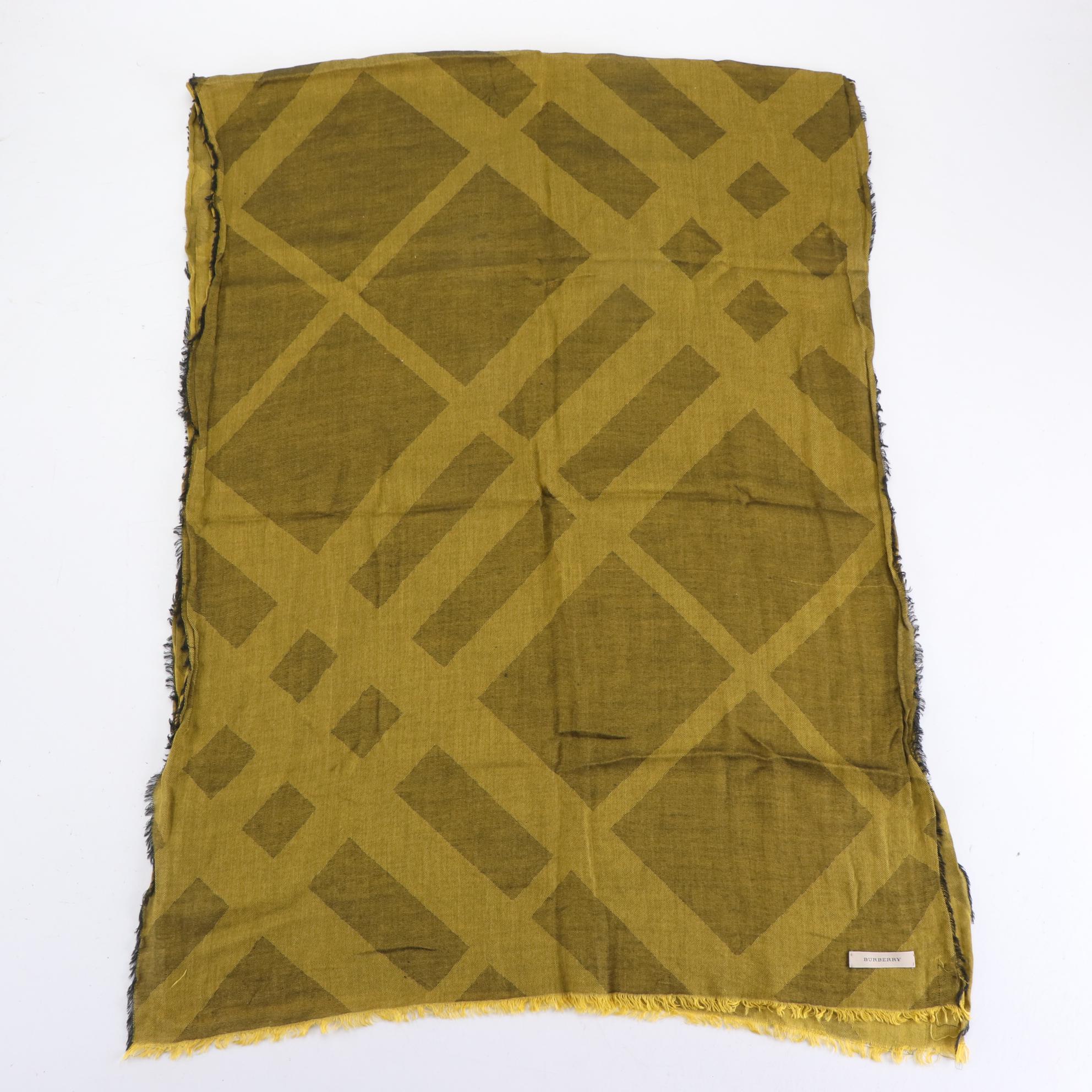 Burberry Lightweight Scarf in Plaid