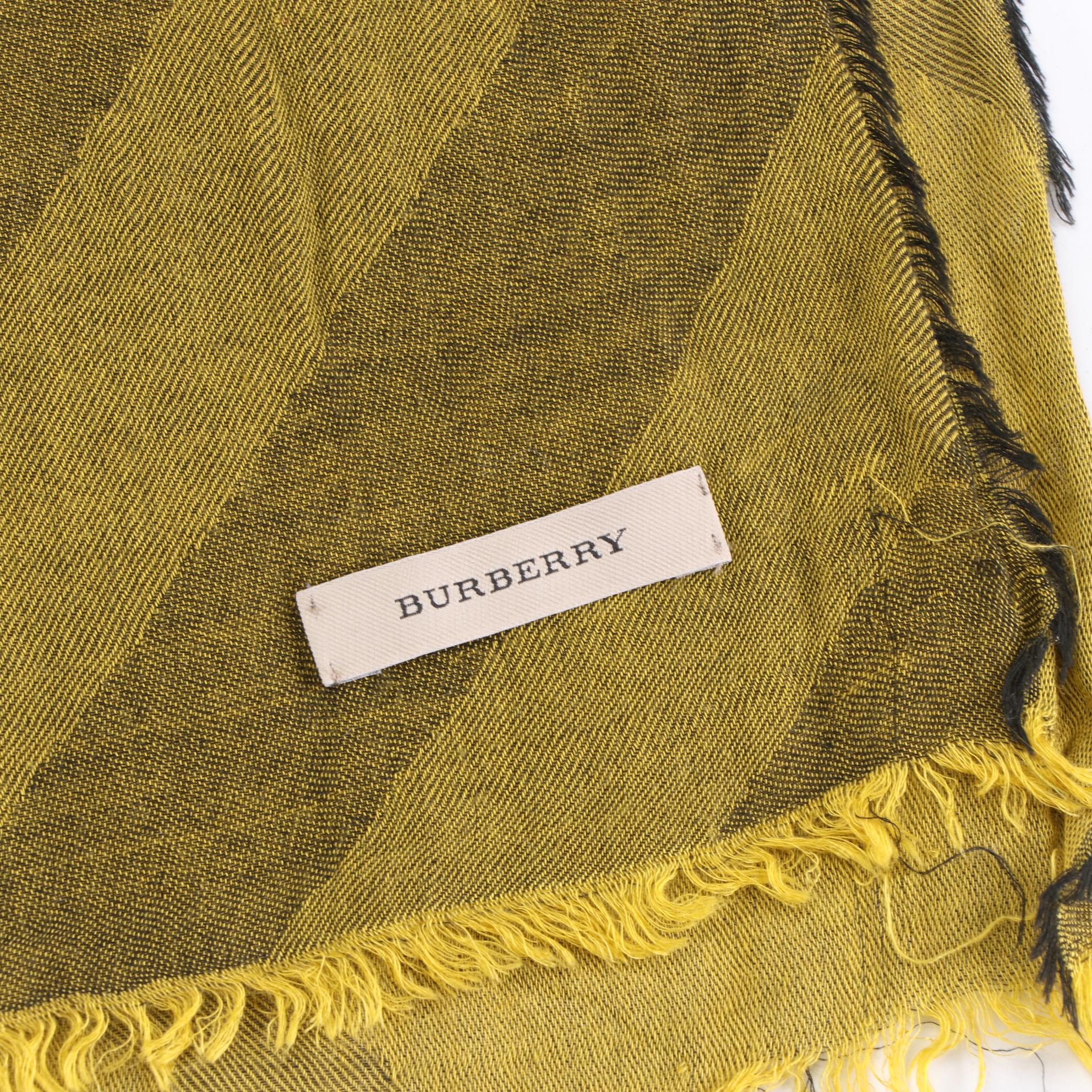Burberry Lightweight Scarf in Plaid