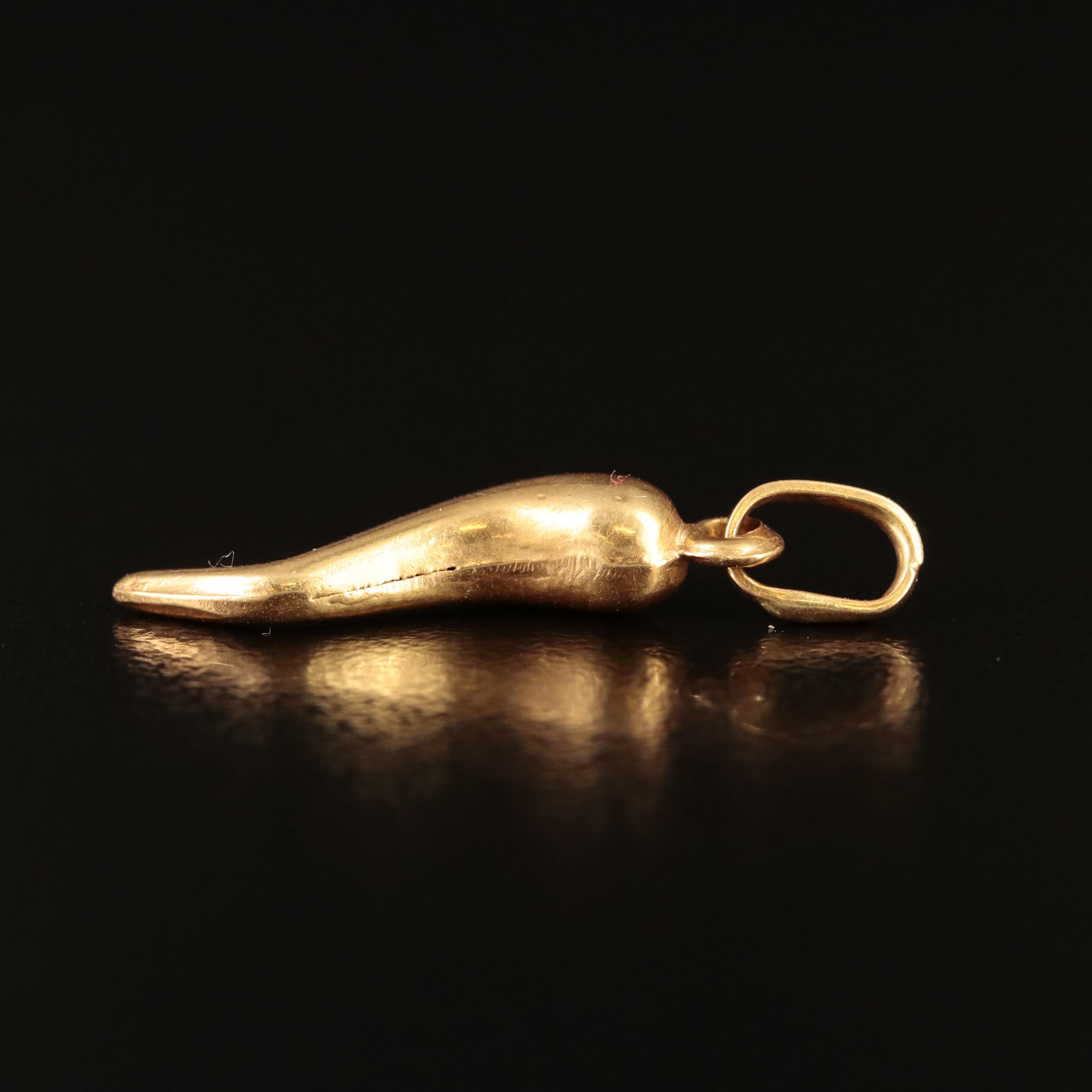 18K Cornicello Pendant