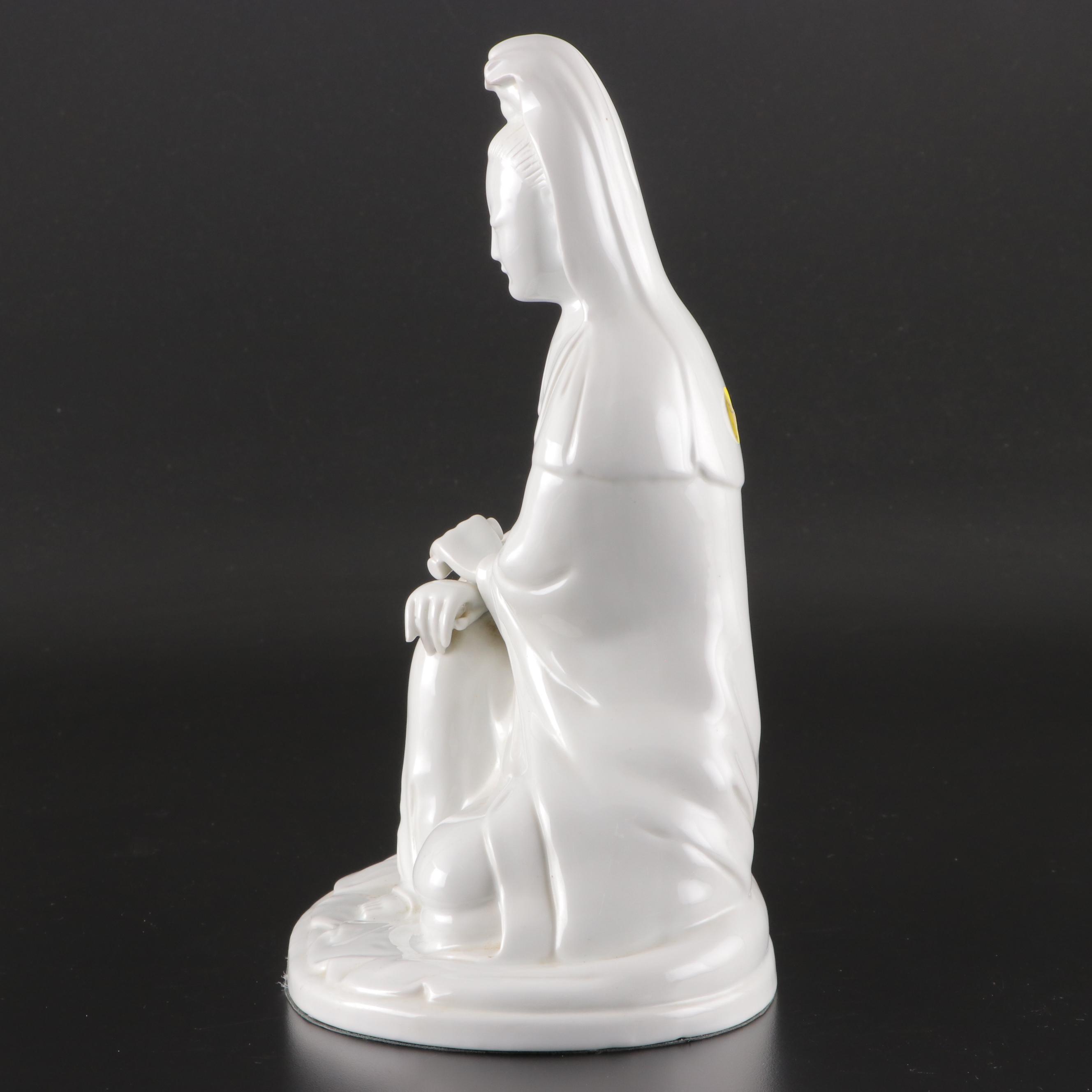 Chinese Porcelain Blanc de Chine Guanyin Figurine