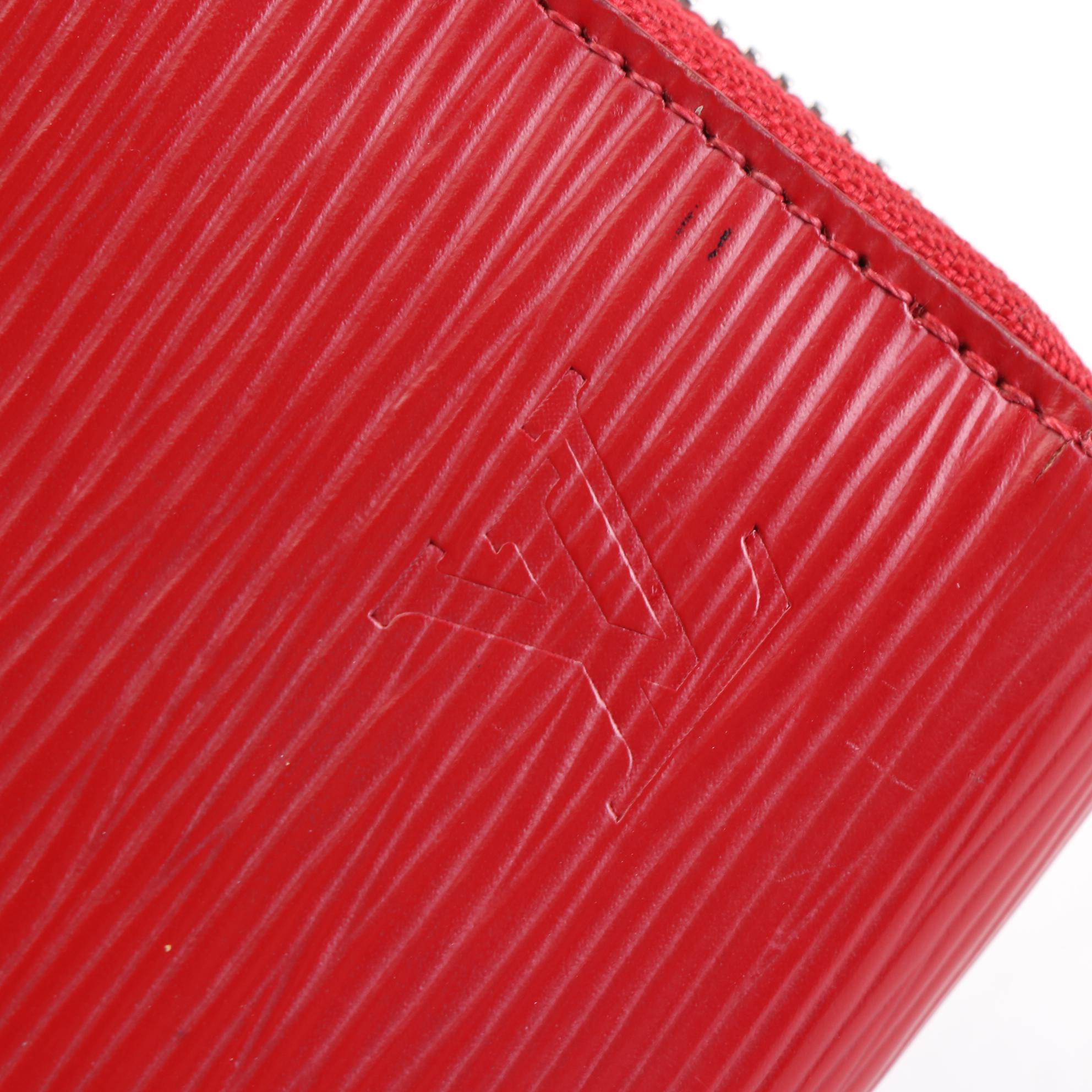 Louis Vuitton Zippy Wallet in Epi Leather