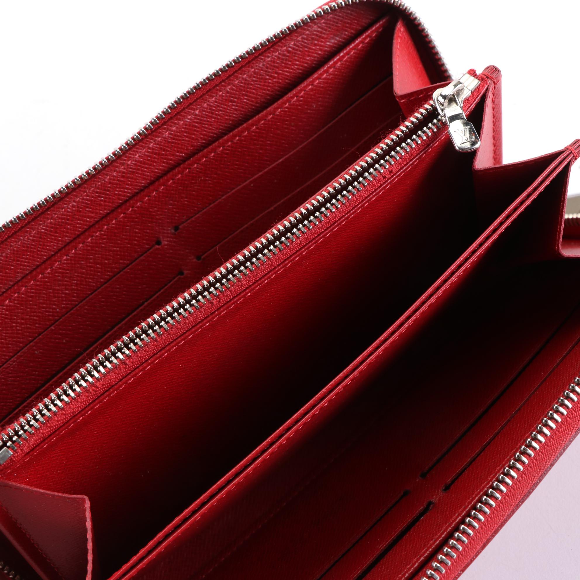 Louis Vuitton Zippy Wallet in Epi Leather