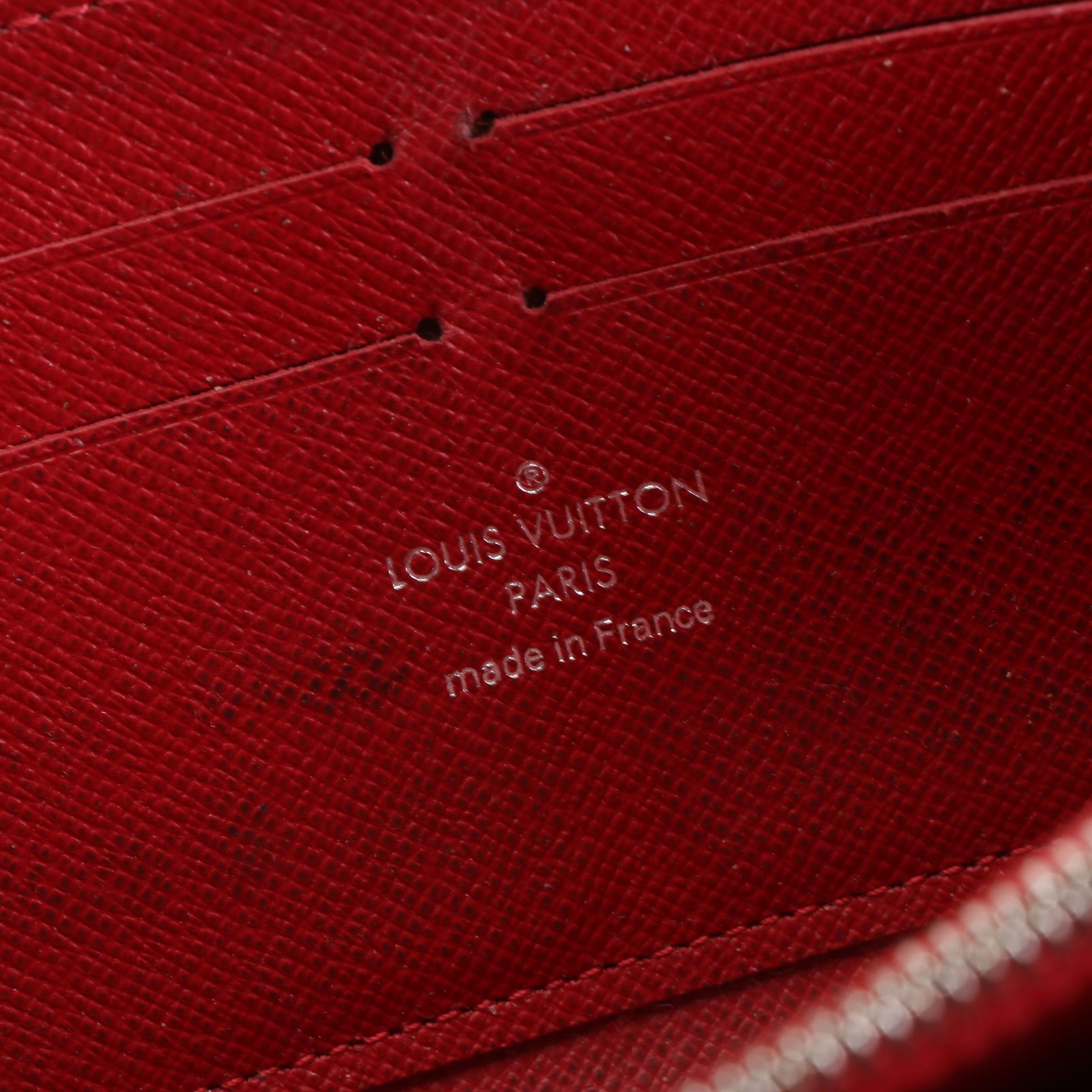 Louis Vuitton Zippy Wallet in Epi Leather