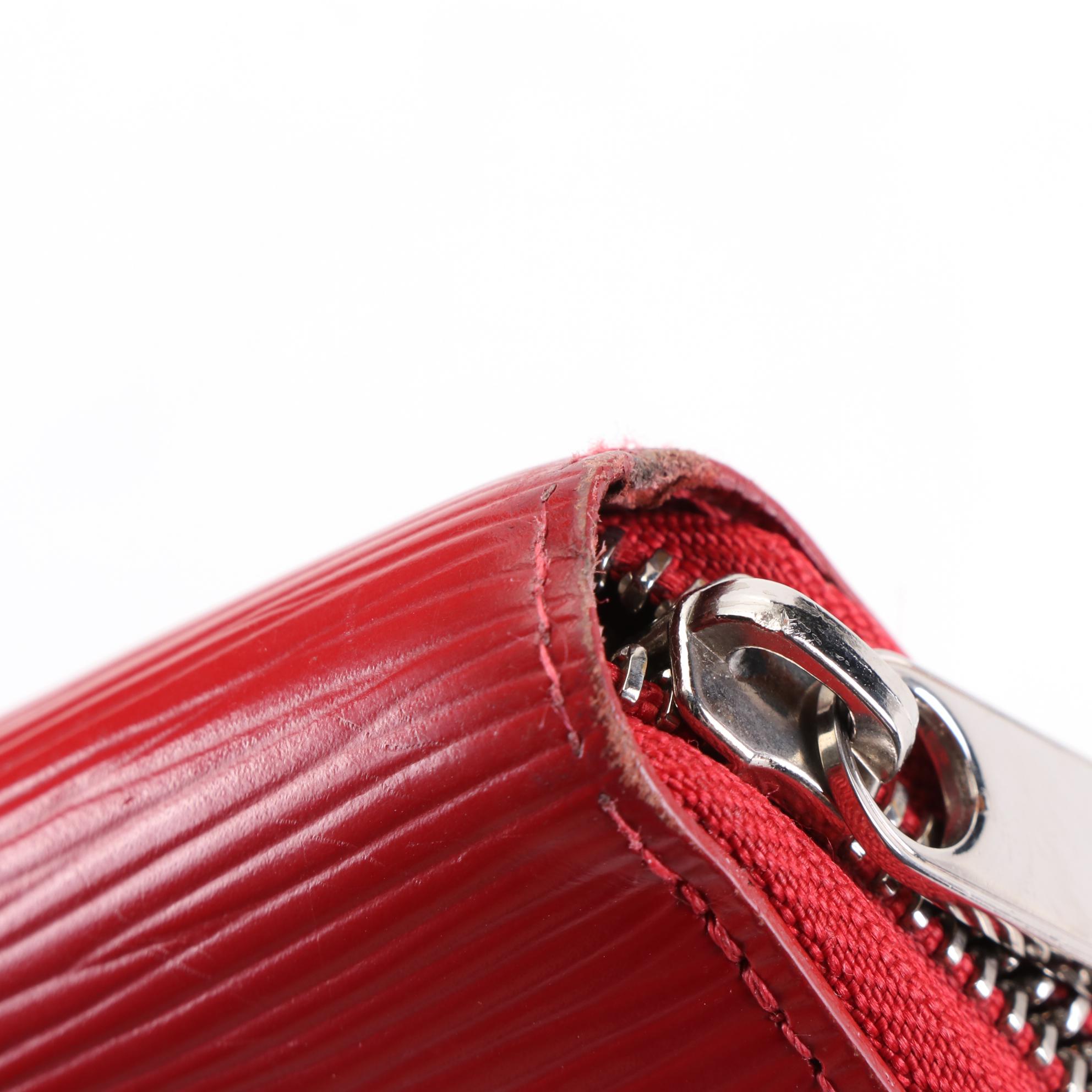 Louis Vuitton Zippy Wallet in Epi Leather