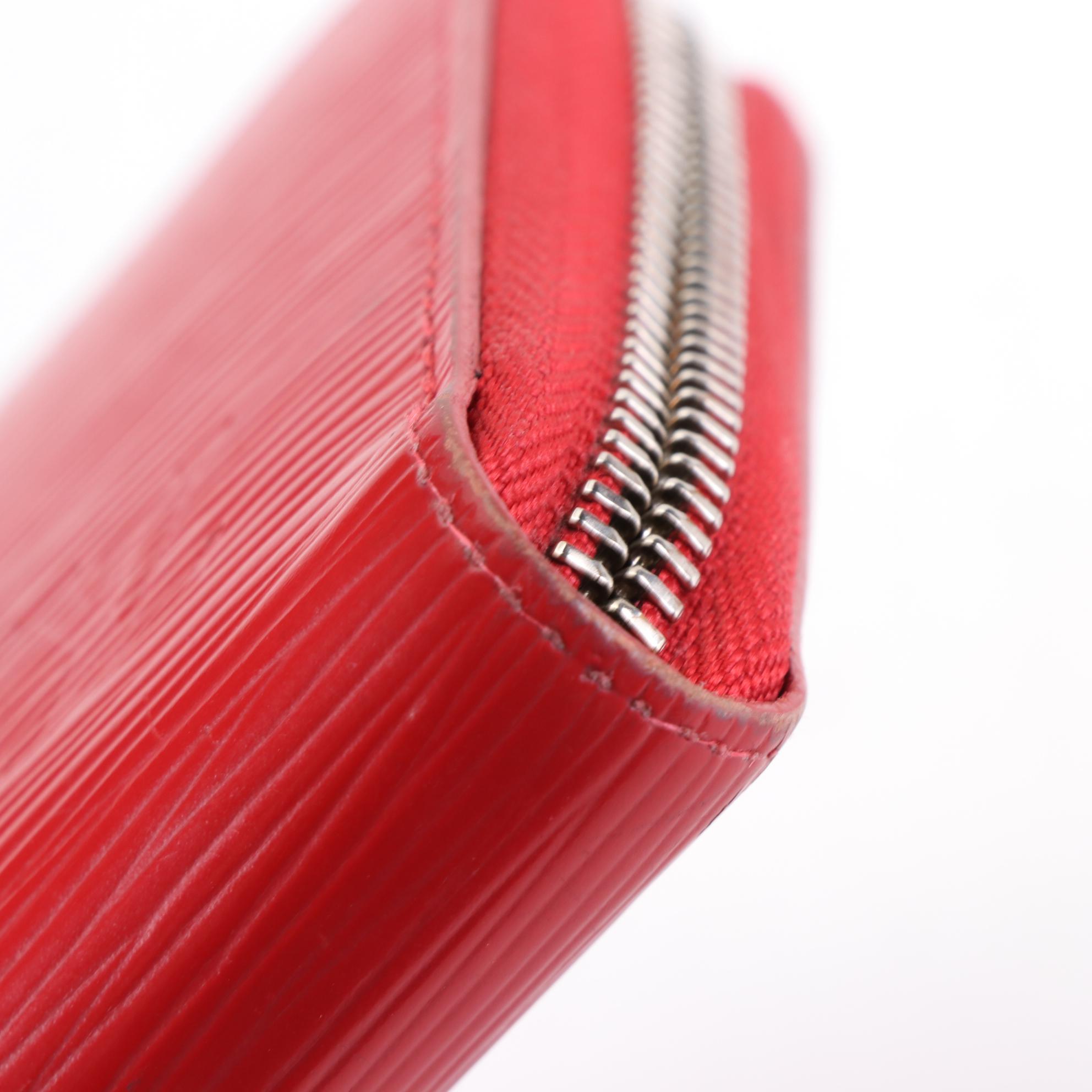 Louis Vuitton Zippy Wallet in Epi Leather