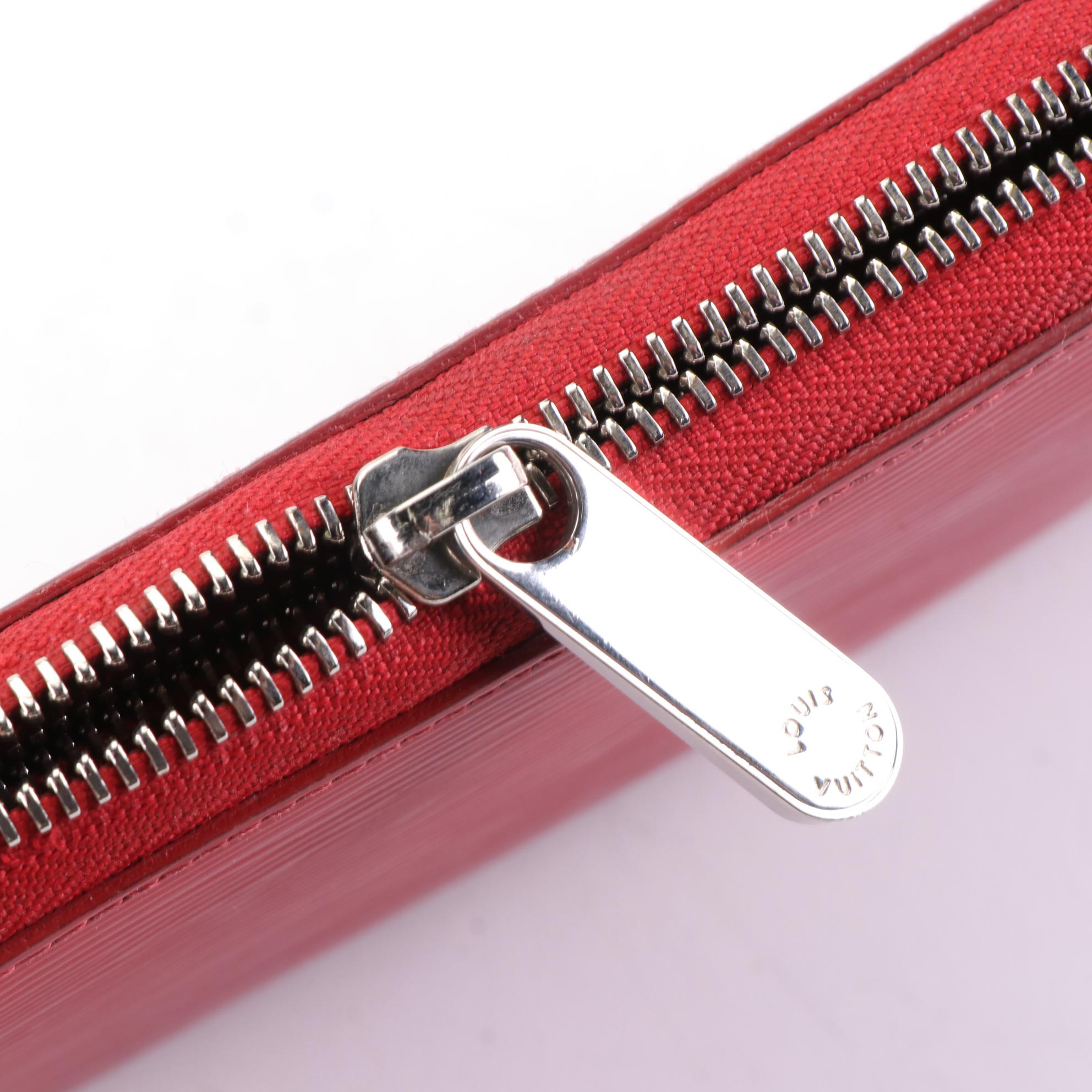 Louis Vuitton Zippy Wallet in Epi Leather