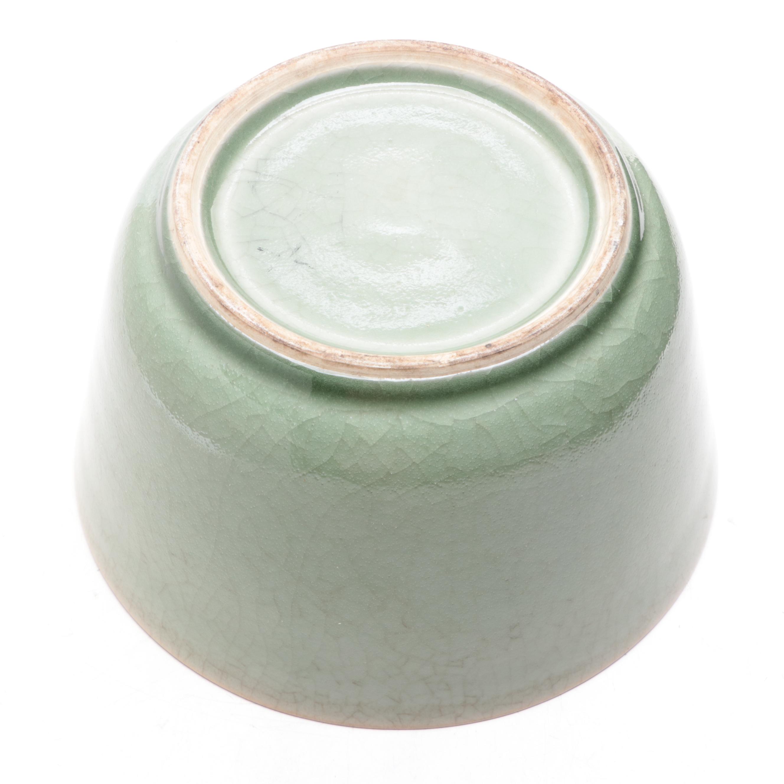 Chinese Earthenware Celadon Crackle Glaze Bowl