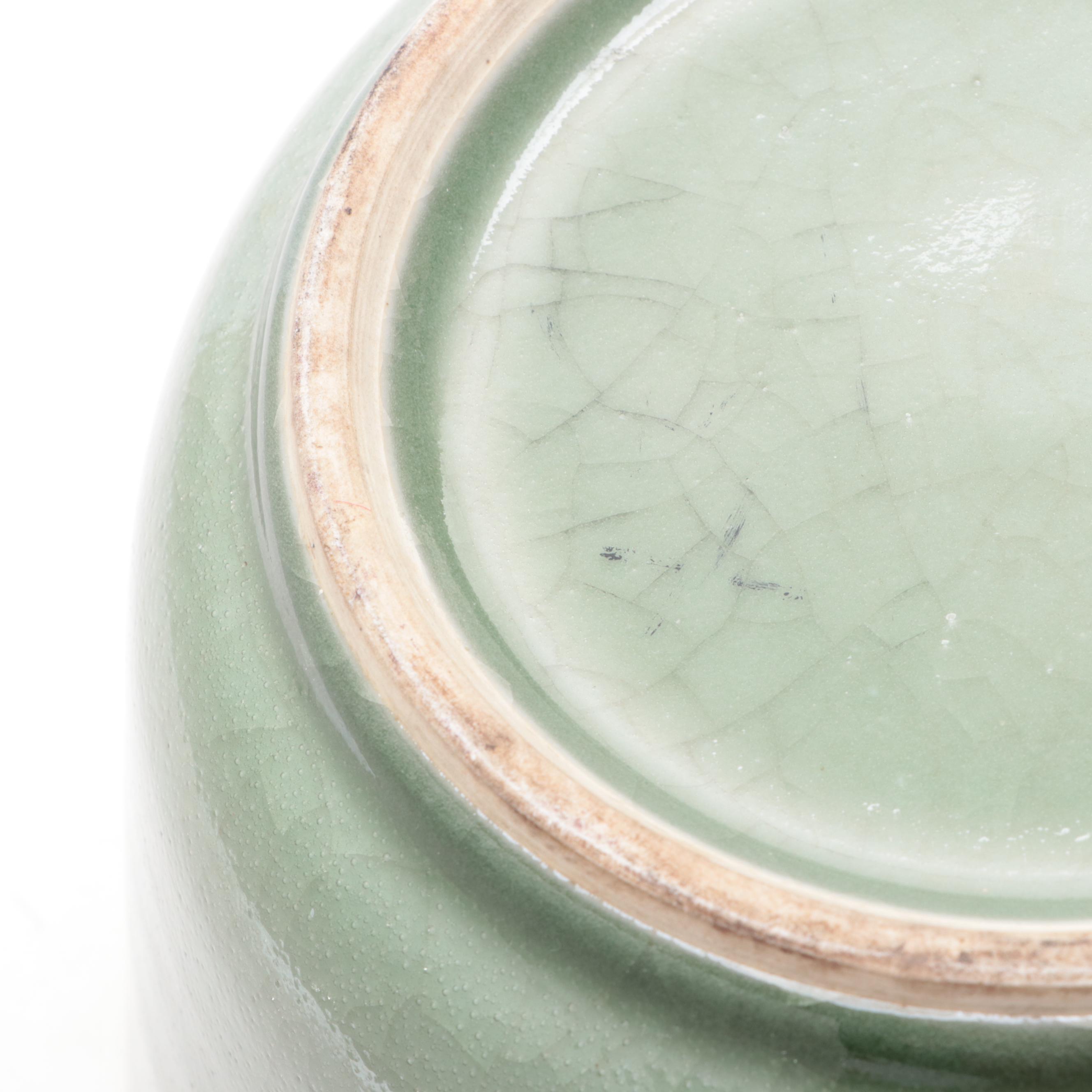 Chinese Earthenware Celadon Crackle Glaze Bowl