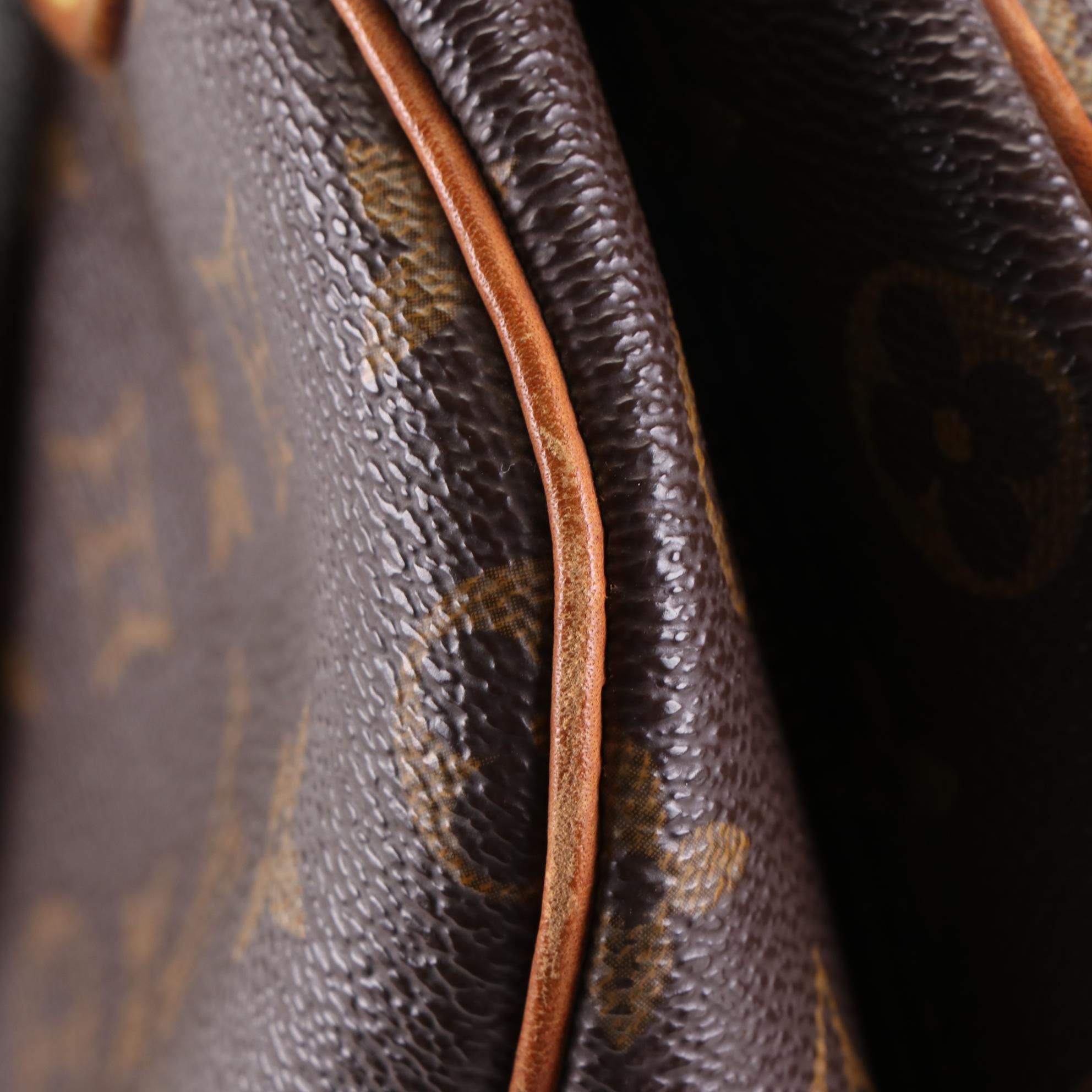 Louis Vuitton Deauville Bag in Monogram Canvas and Vachetta Leather