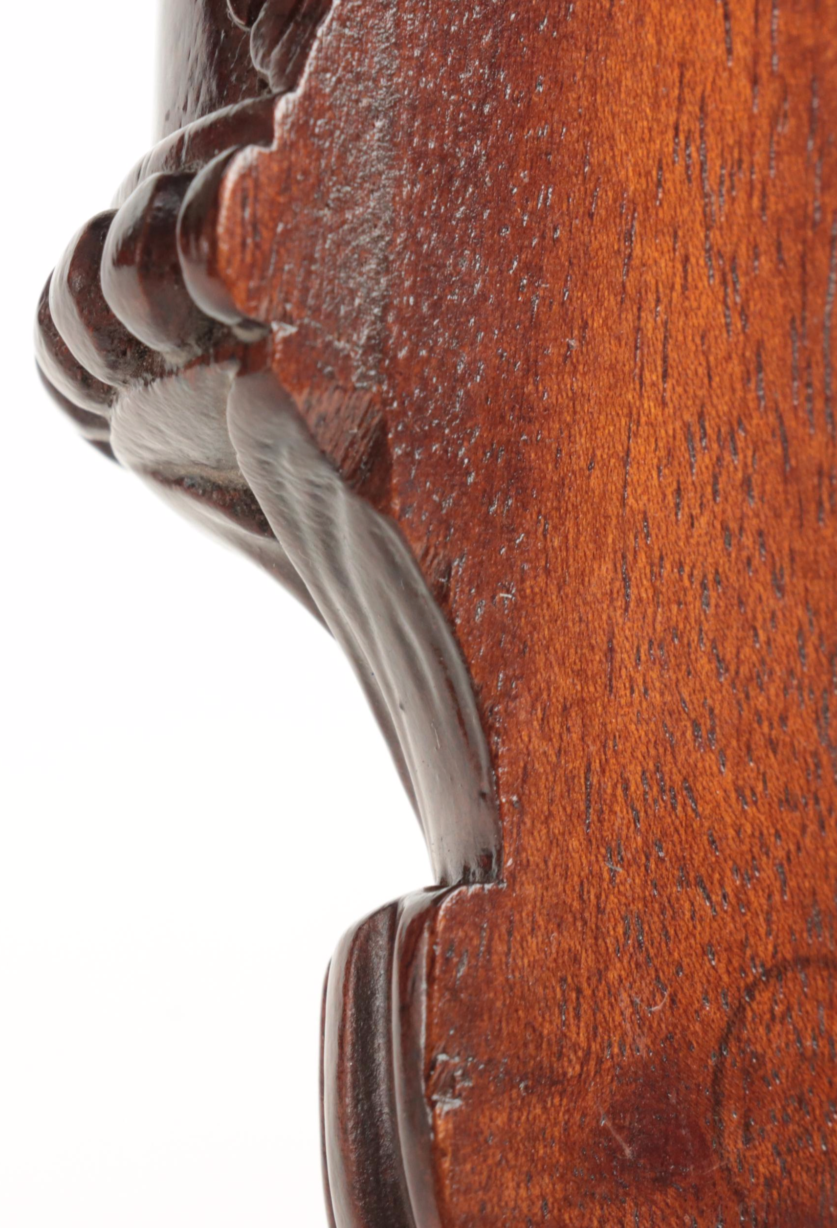 Neoclassical Style Wall Shelves with Decorative Box