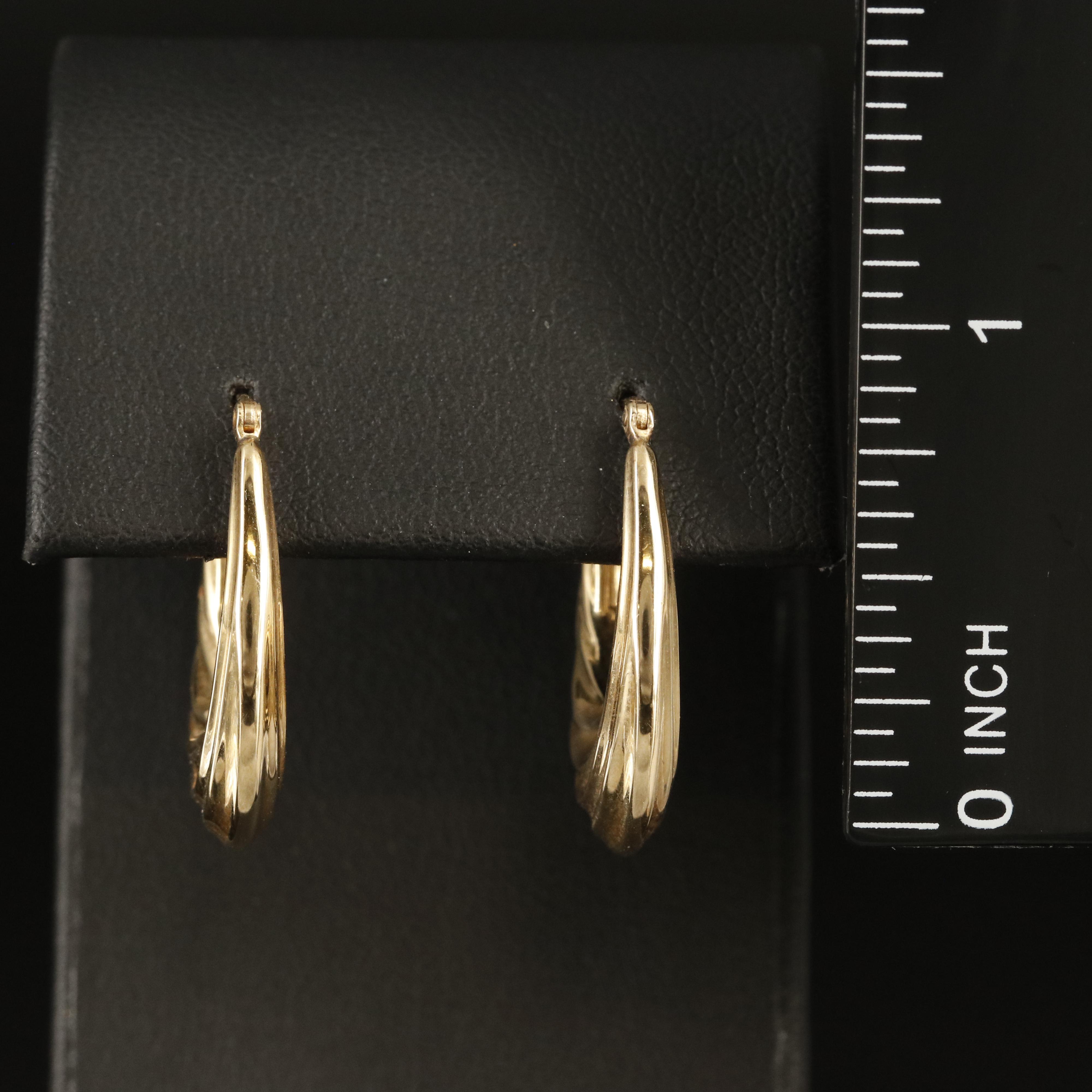 14K Fluted Oval Hoop Earrings