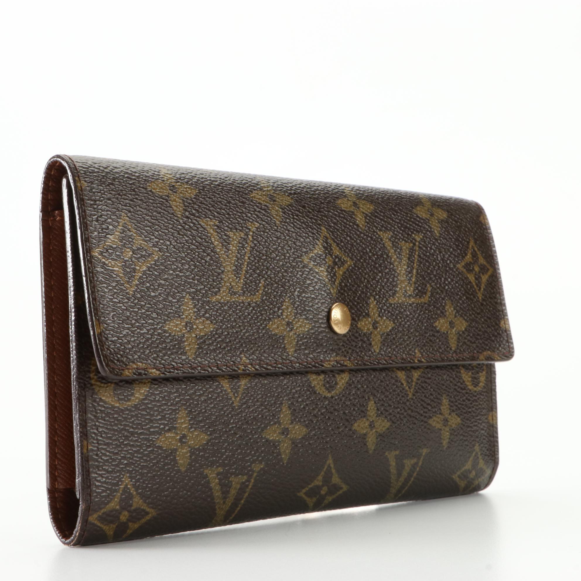 Louis Vuitton Portefeuille International in Monogram Canvas