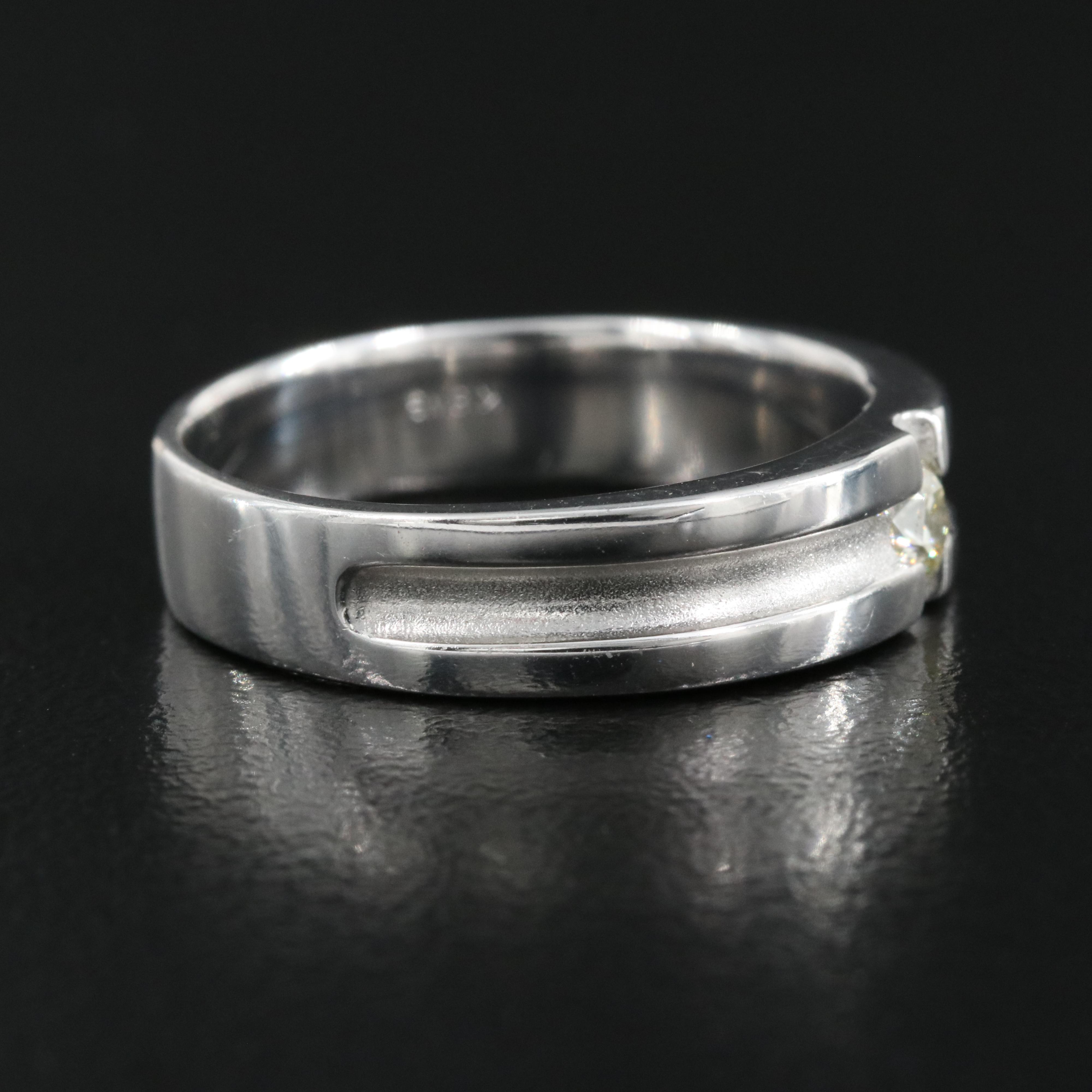 18K 0.16 CT Diamond Band