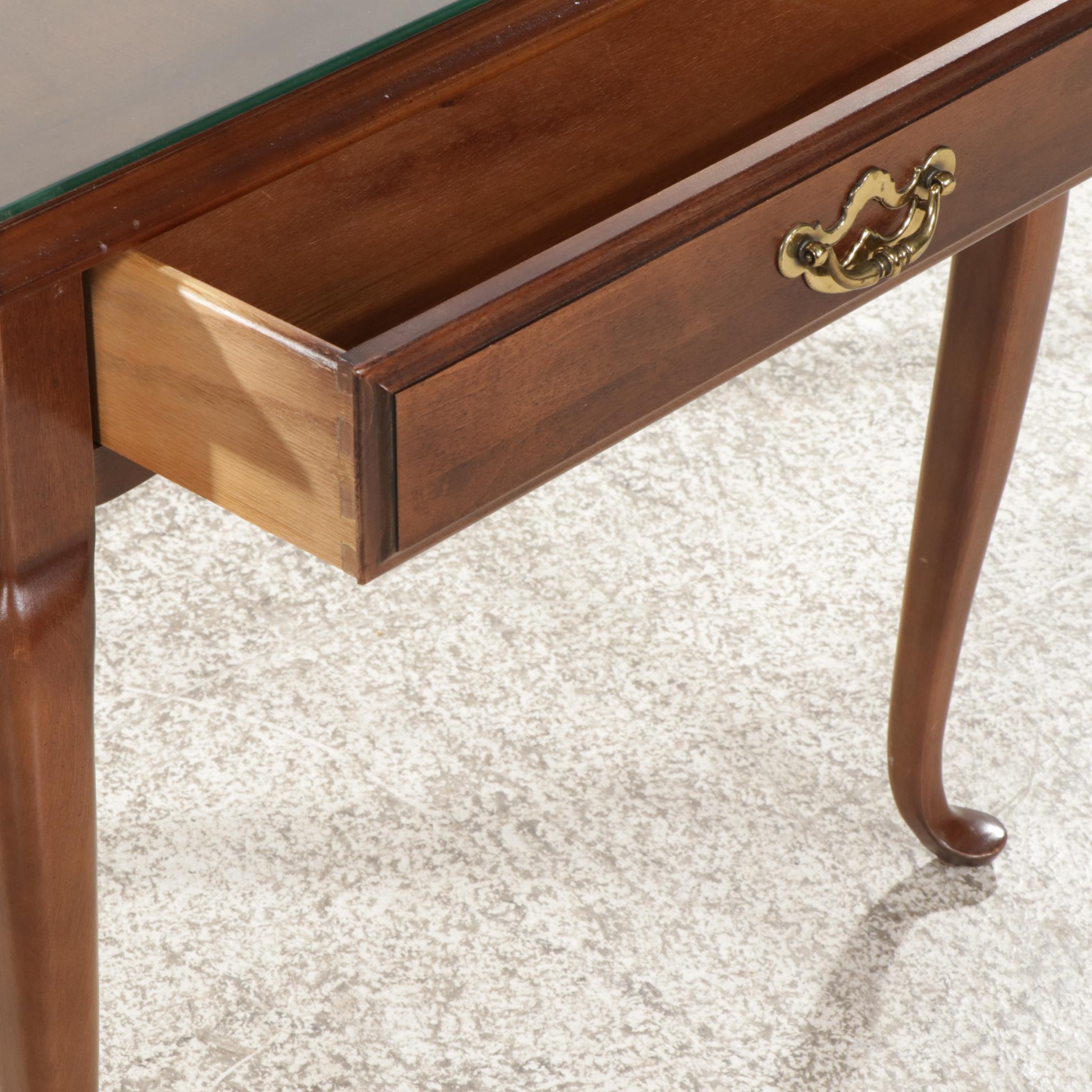 Lane Queen Anne Style Walnut Side Table, Late 20th Century