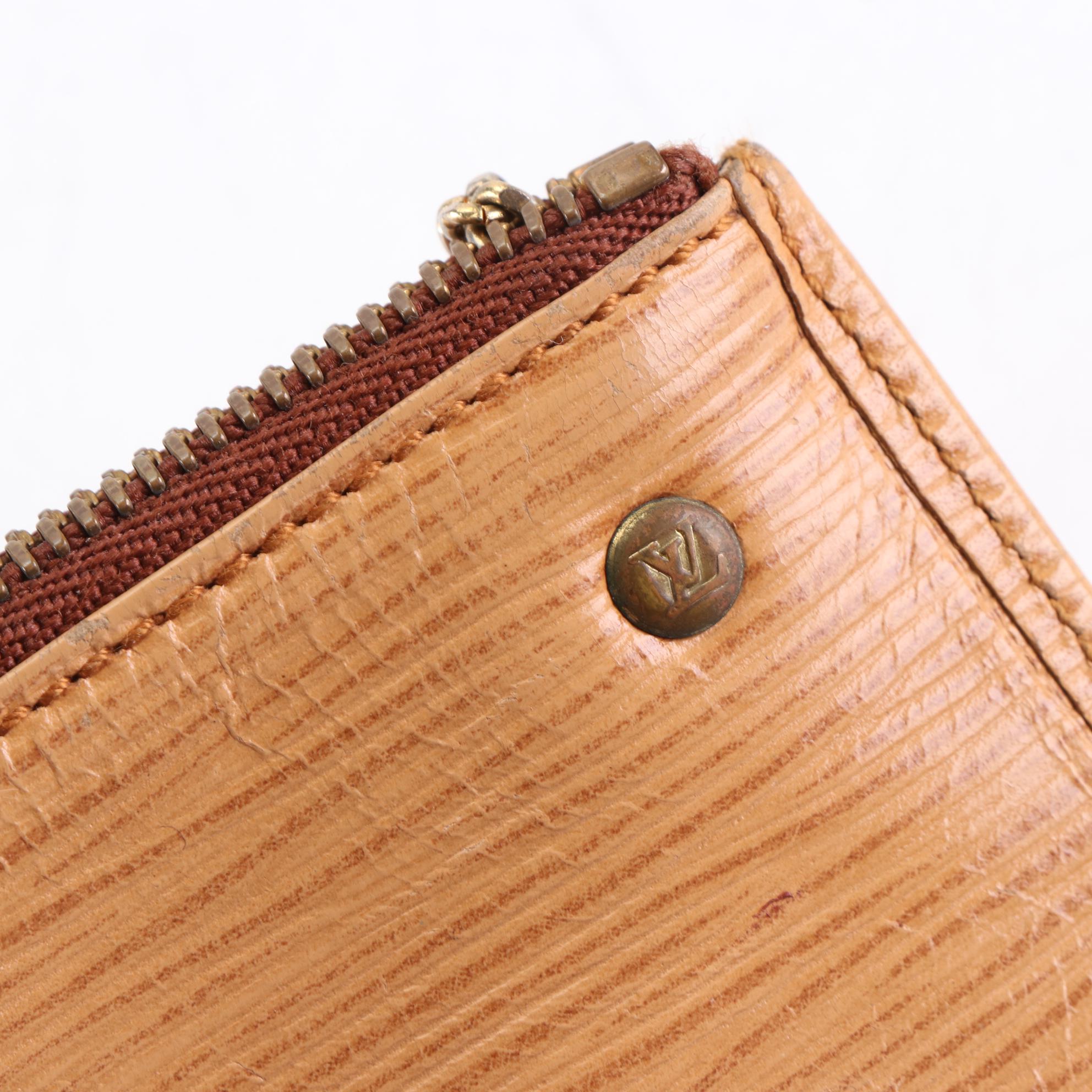 Louis Vuitton Pochette Clés in Winnipeg Sable Epi Leather