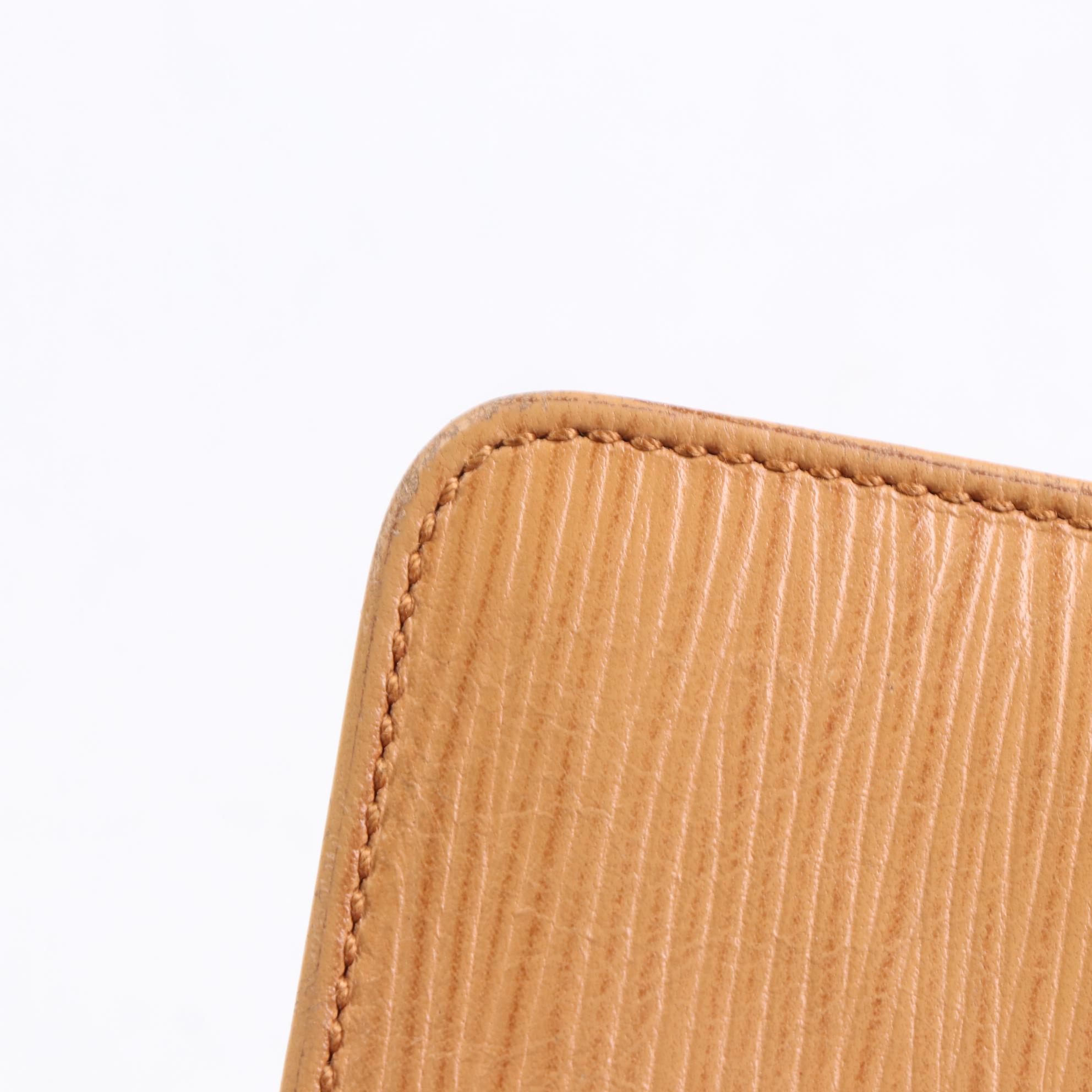 Louis Vuitton Pochette Clés in Winnipeg Sable Epi Leather