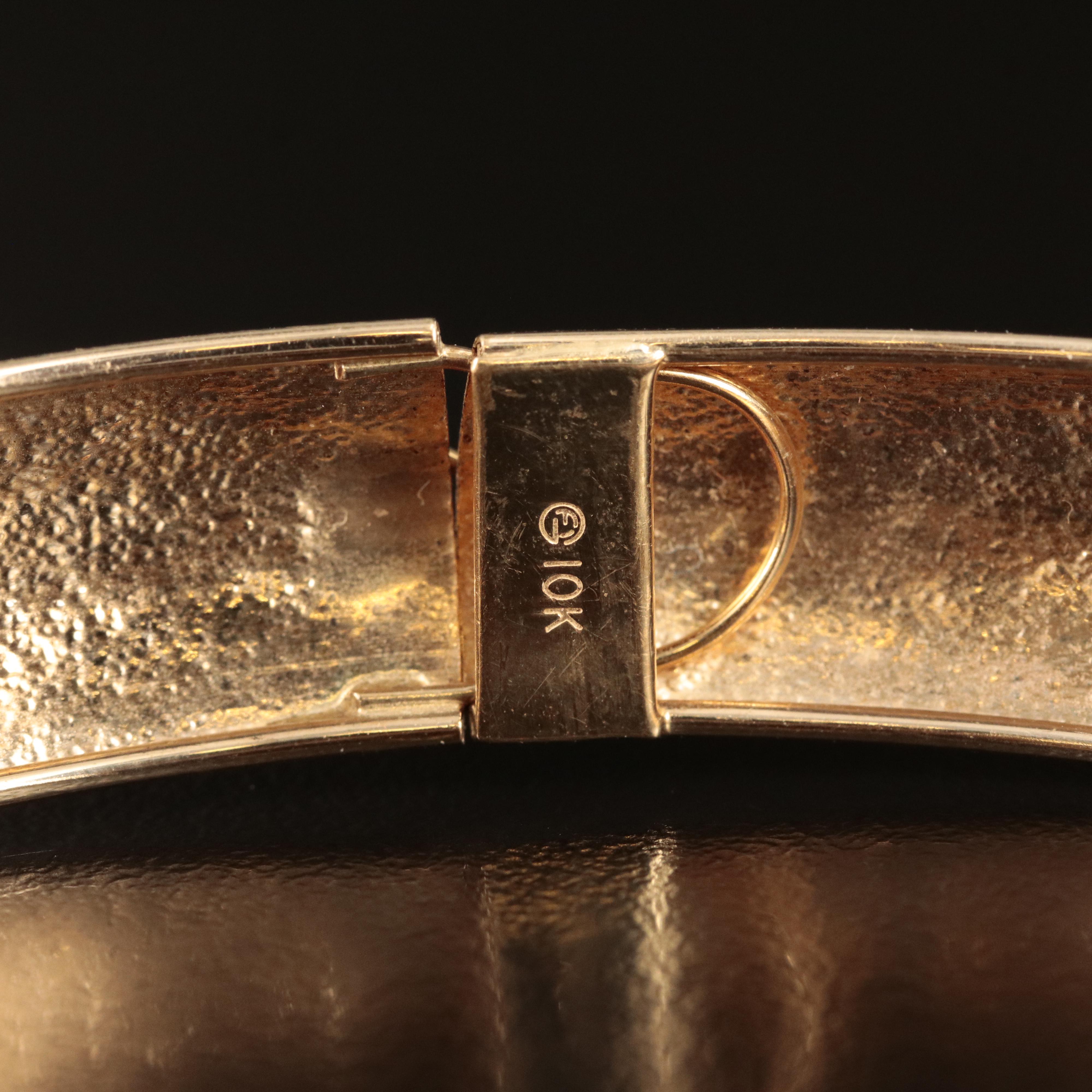 10K Lattice Patterned Bangle with Stippled Finish