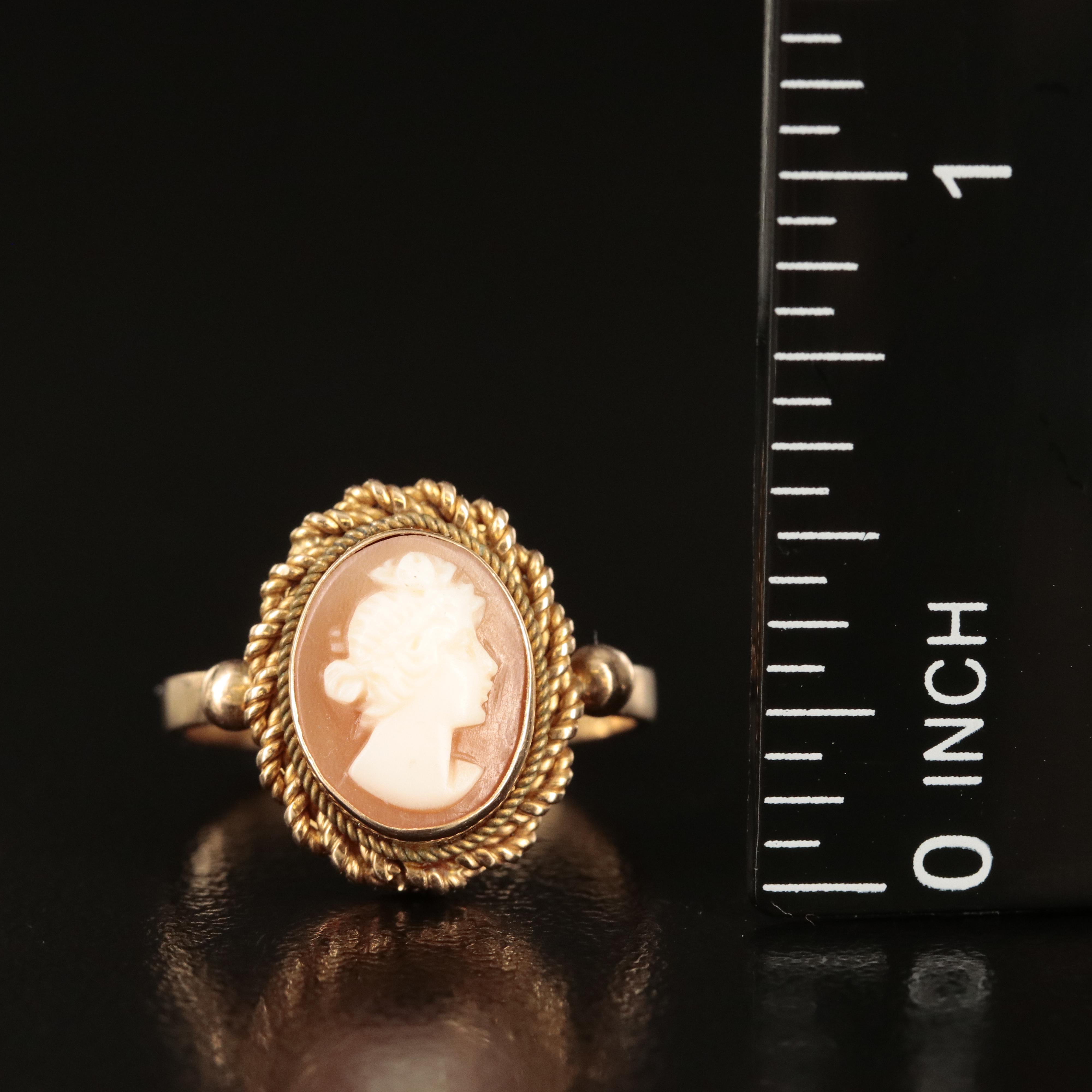 Vintage 14K Shell Cameo Ring with Rope Detail