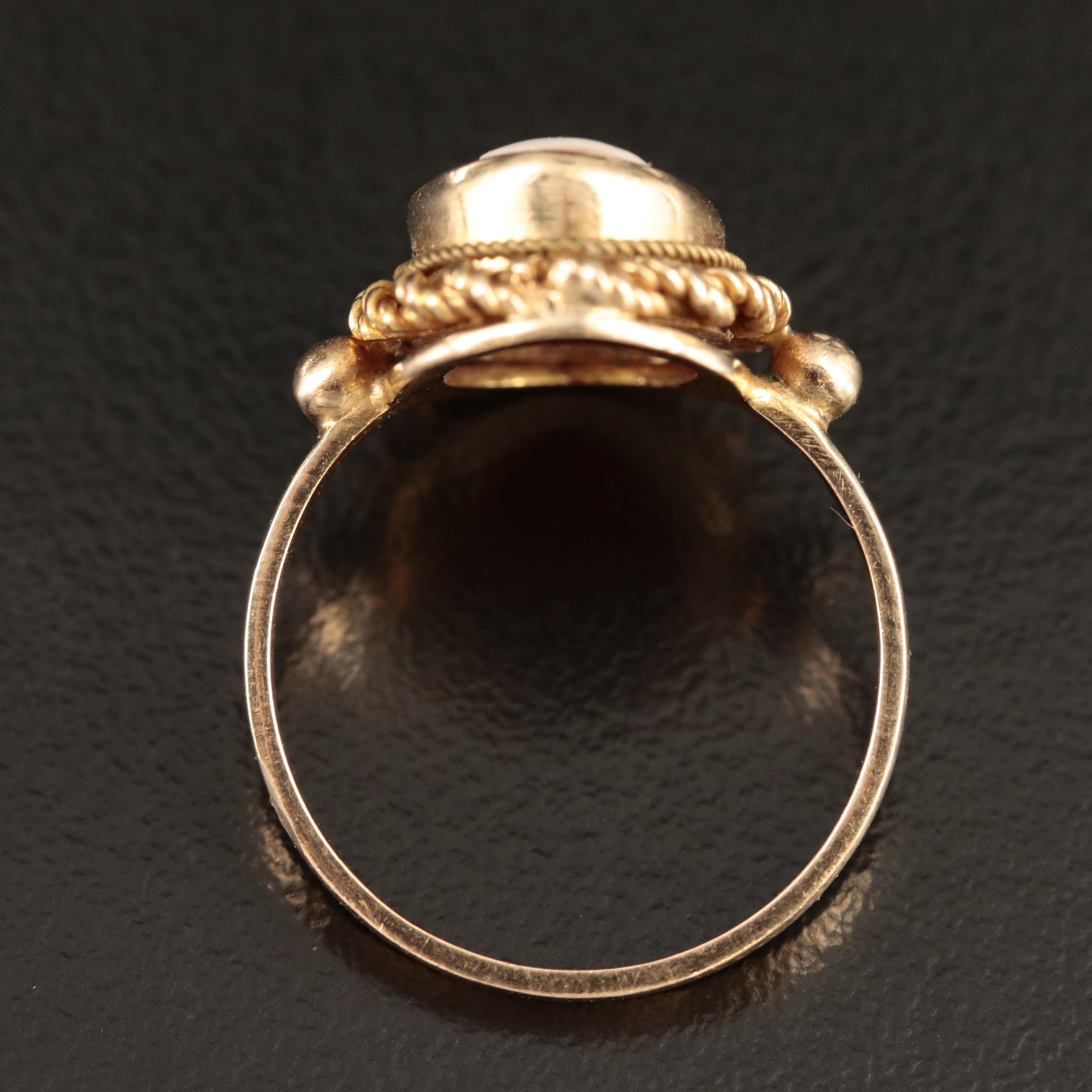 Vintage 14K Shell Cameo Ring with Rope Detail