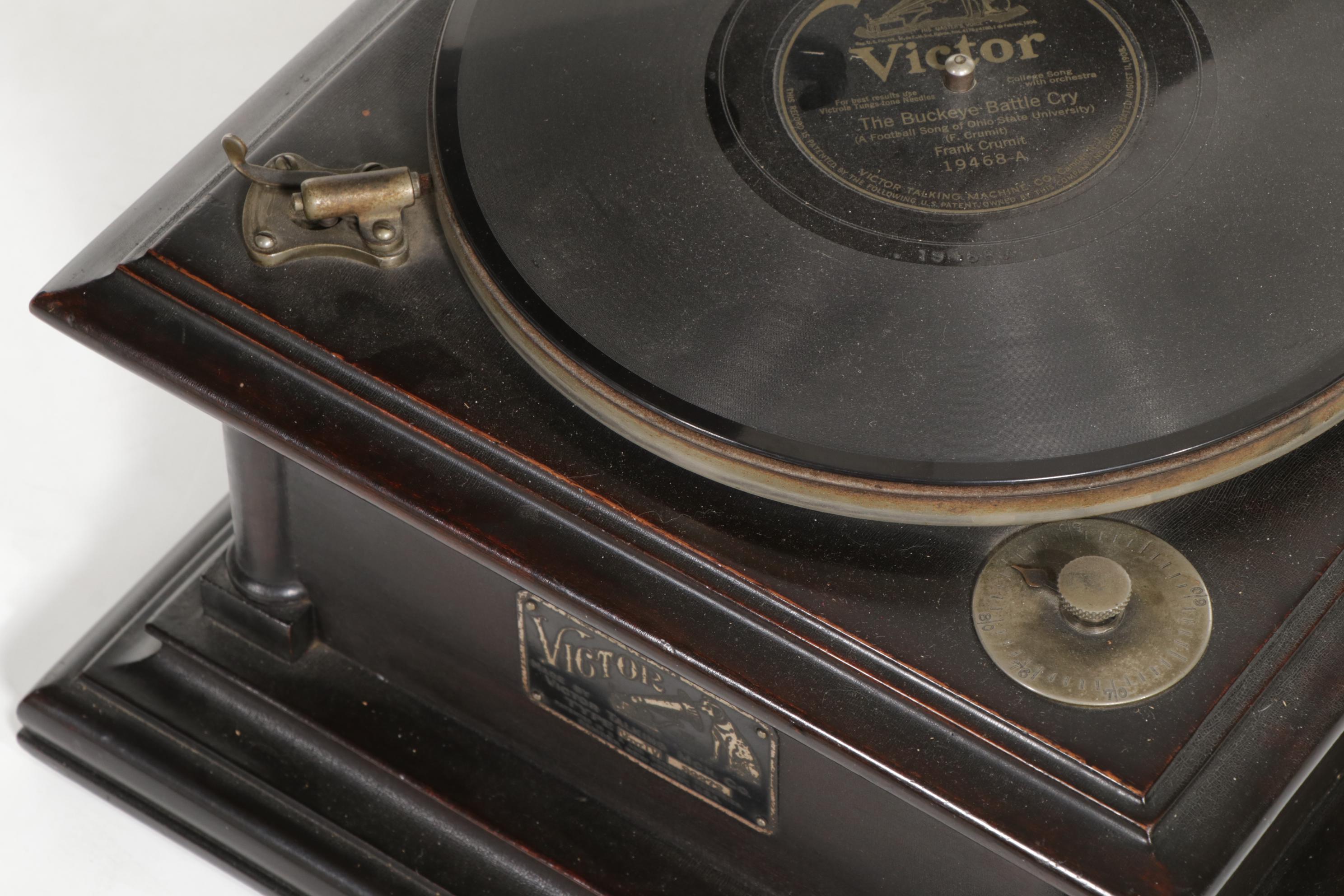 Victor Model IV Mahogany Phonograph with "Spearpoint" Wood Horn, c. 1910