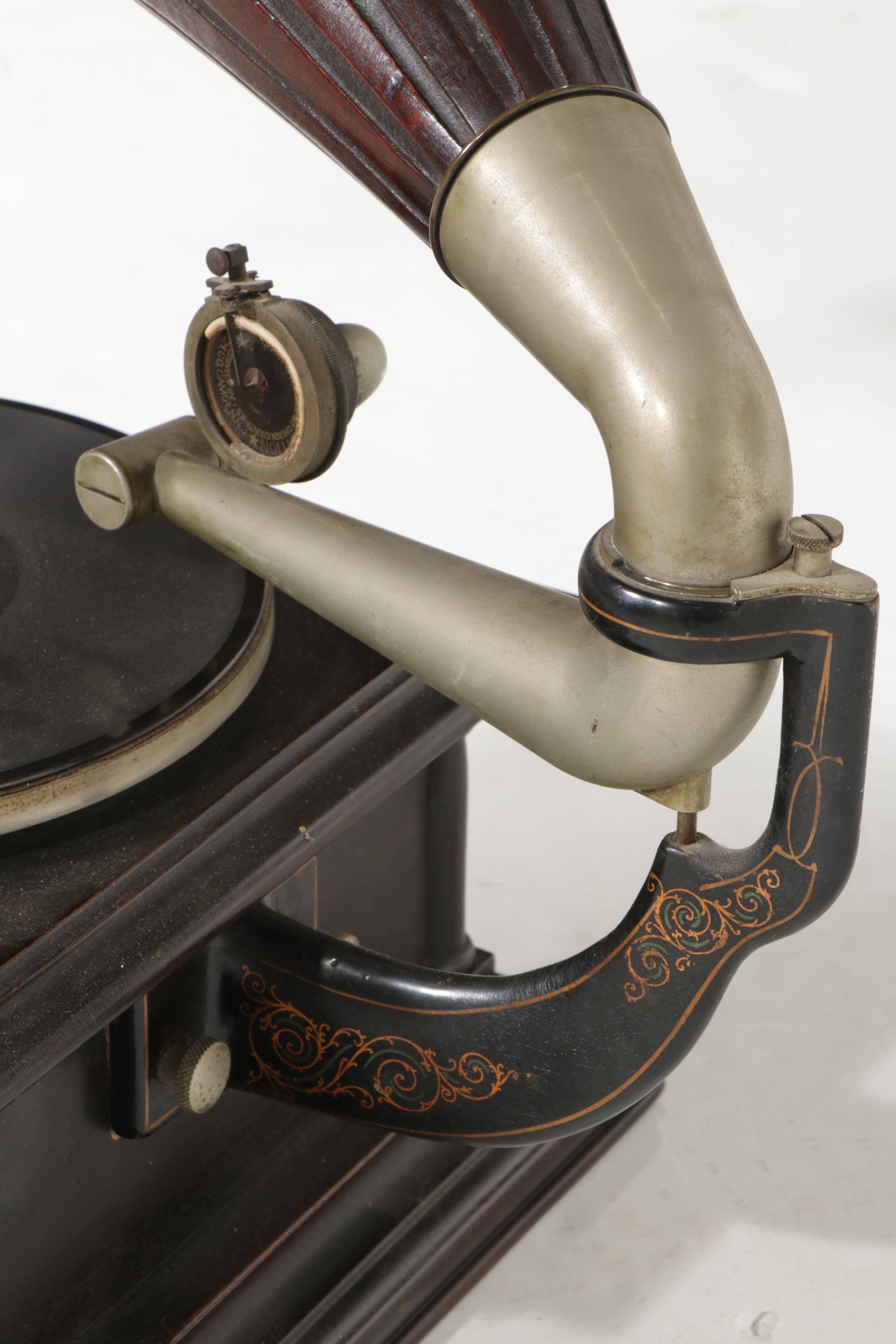 Victor Model IV Mahogany Phonograph with "Spearpoint" Wood Horn, c. 1910