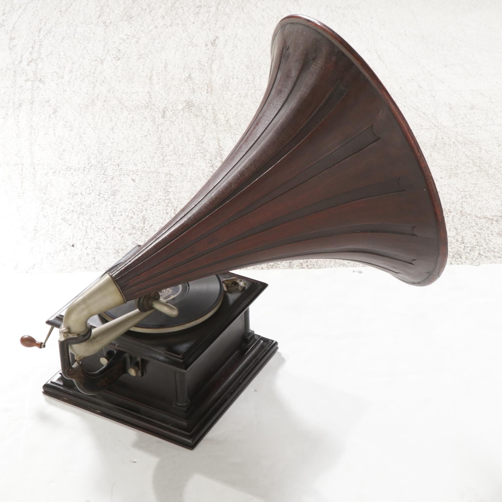 Victor Model IV Mahogany Phonograph with "Spearpoint" Wood Horn, c. 1910