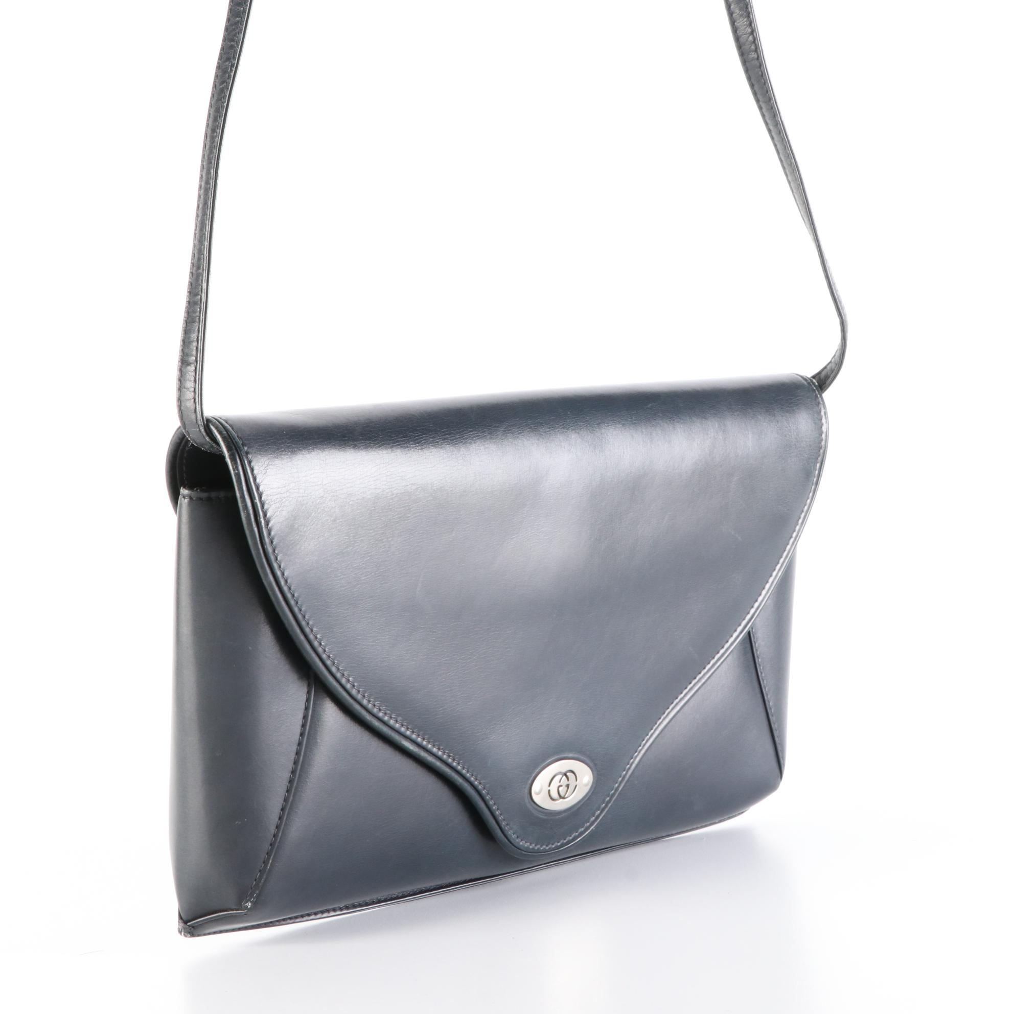 Gucci Envelope Flap Shoulder Bag in Leather