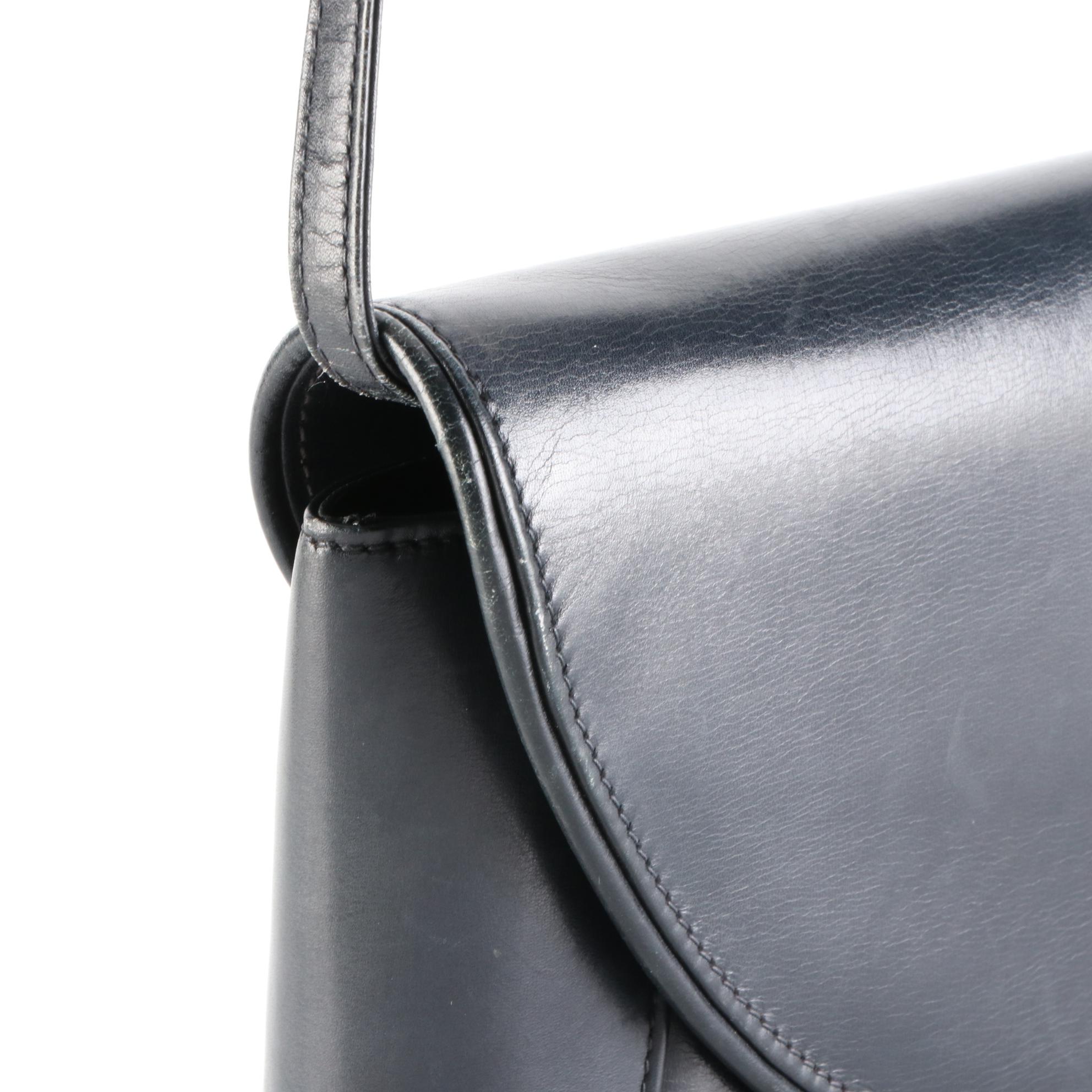 Gucci Envelope Flap Shoulder Bag in Leather