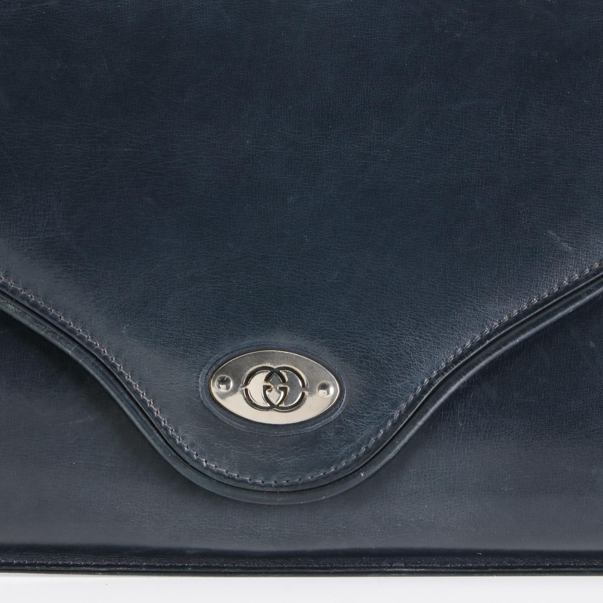 Gucci Envelope Flap Shoulder Bag in Leather
