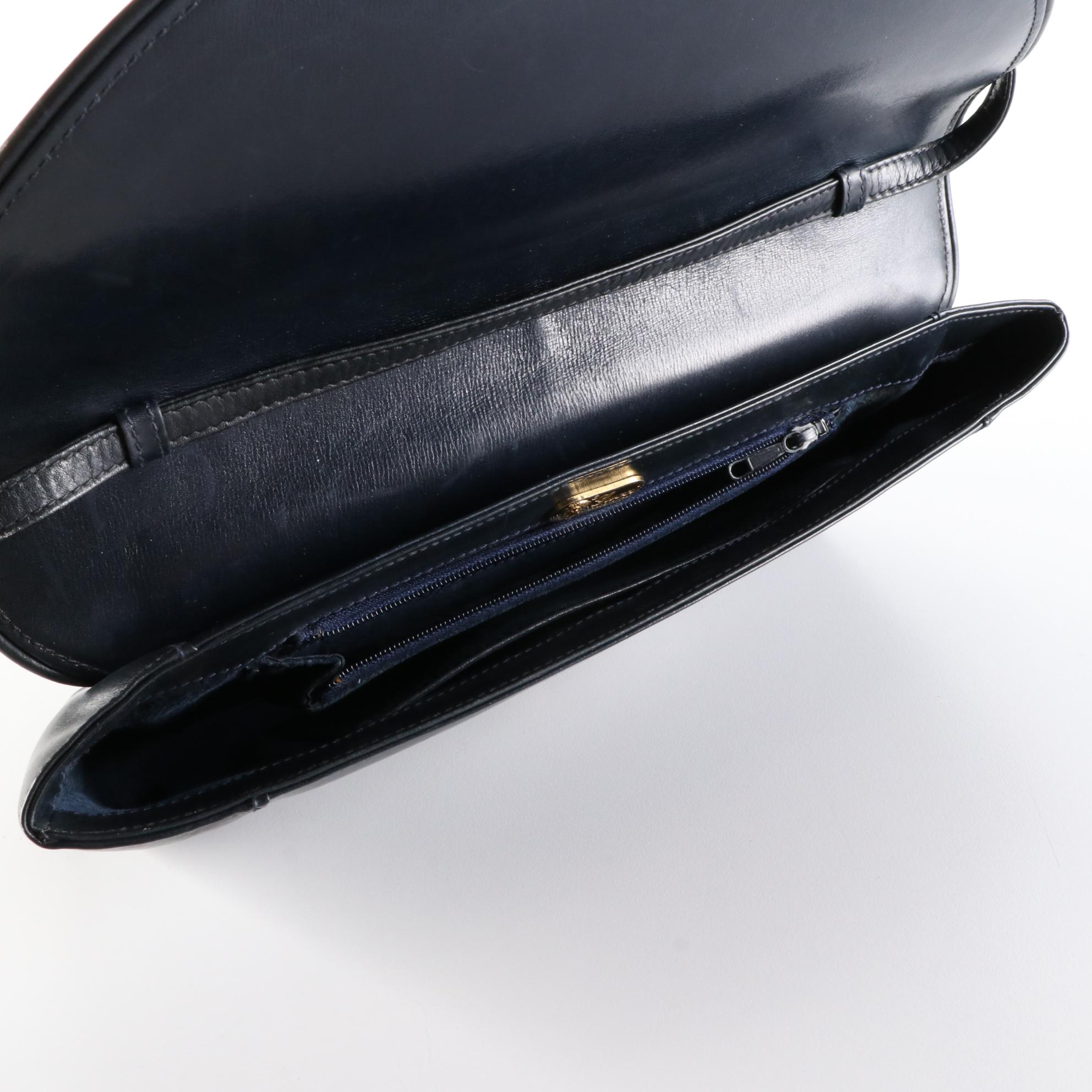 Gucci Envelope Flap Shoulder Bag in Leather