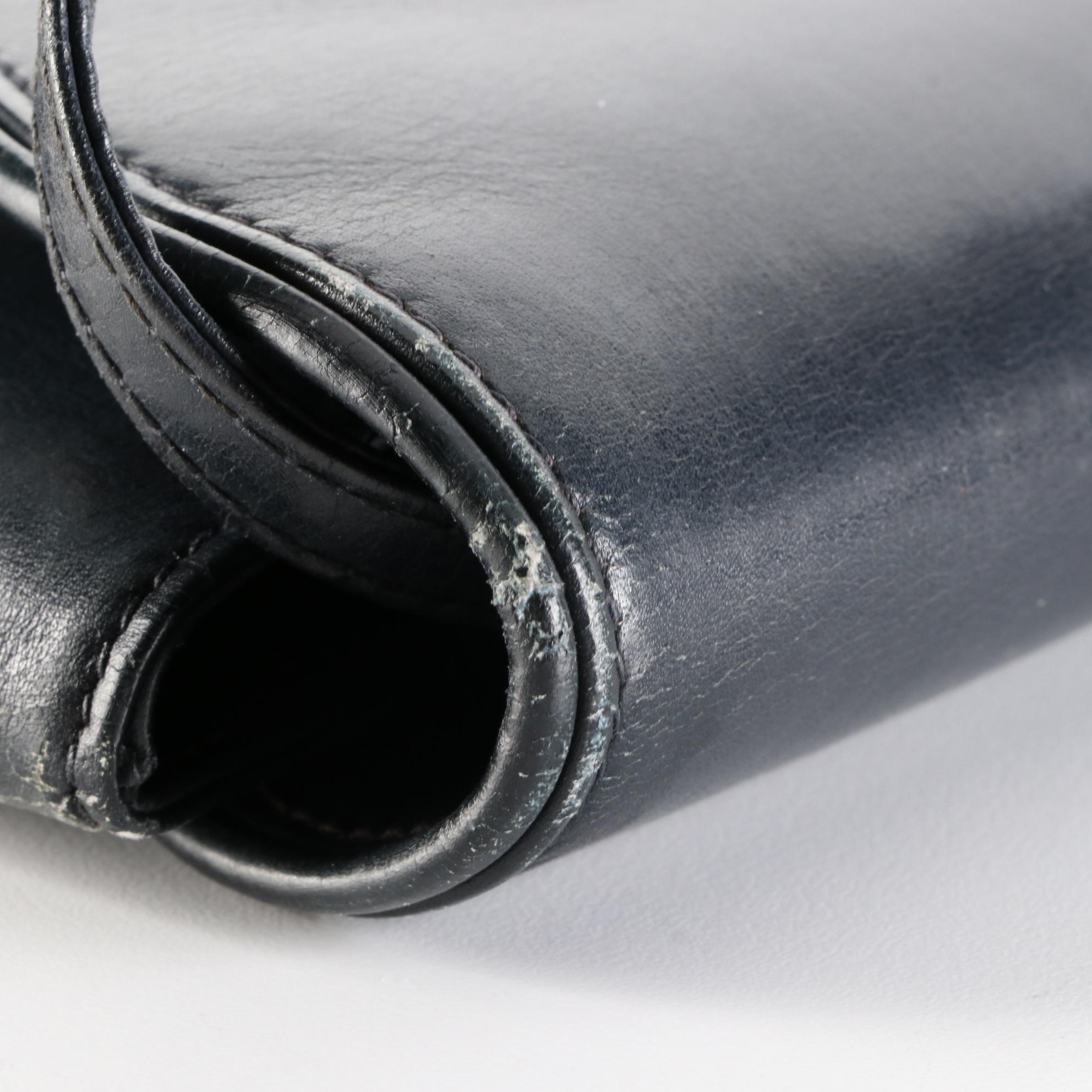 Gucci Envelope Flap Shoulder Bag in Leather