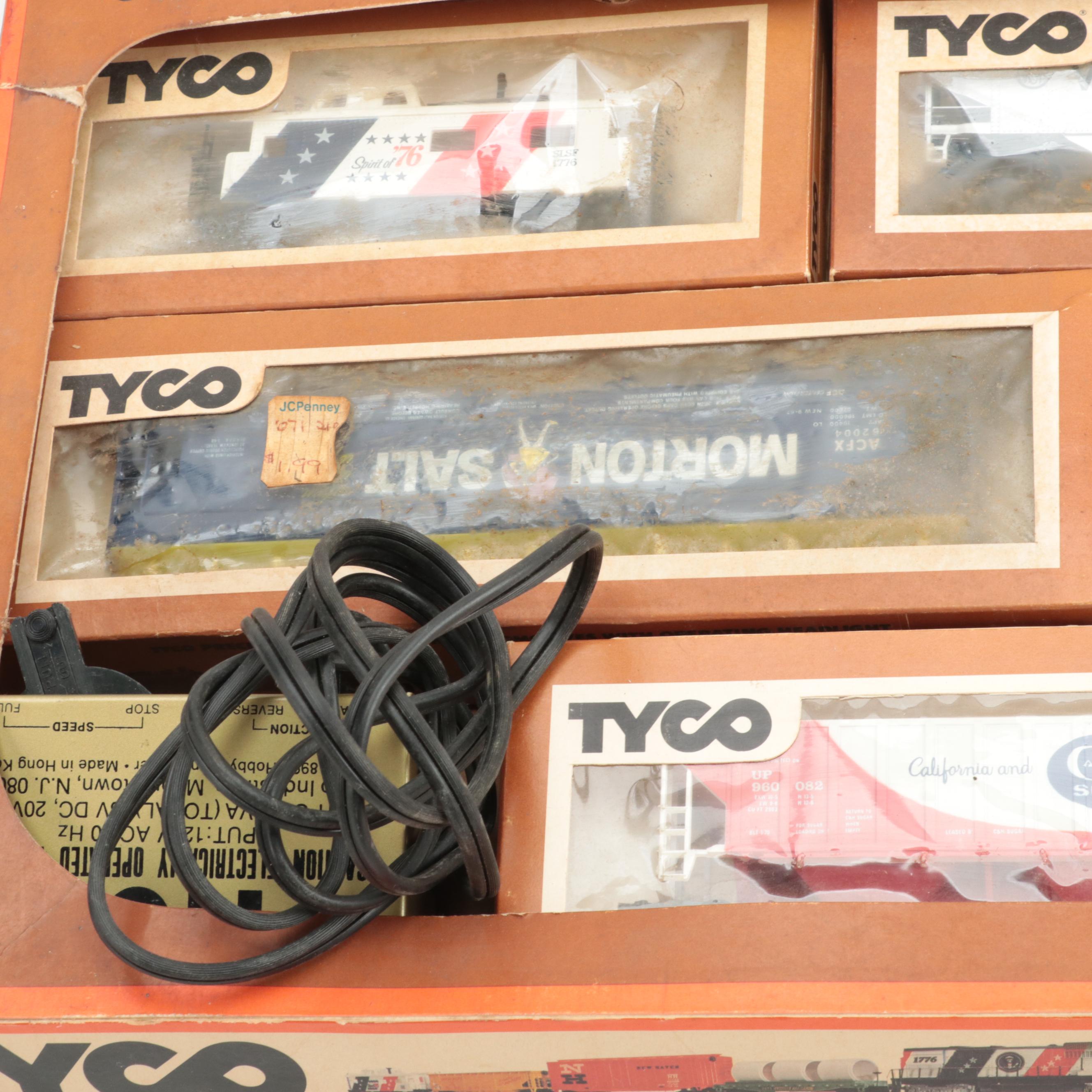 Tyco HO Gauge Electric Train Cars
