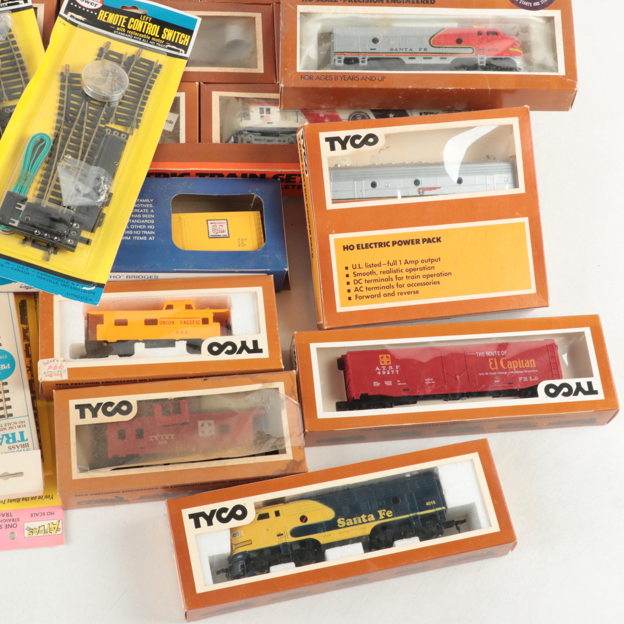 Tyco HO Gauge Electric Train Cars