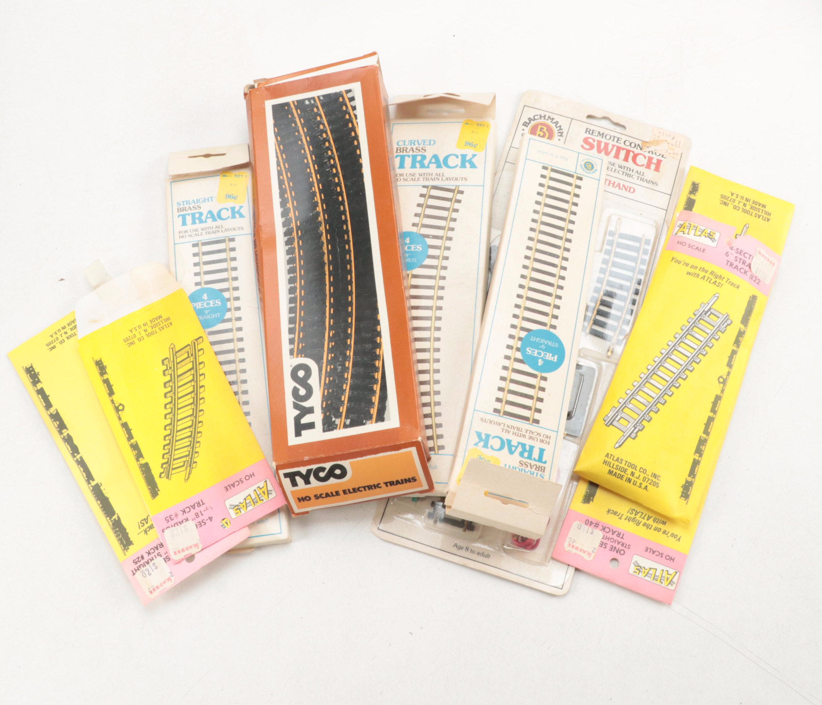 Tyco HO Gauge Electric Train Cars