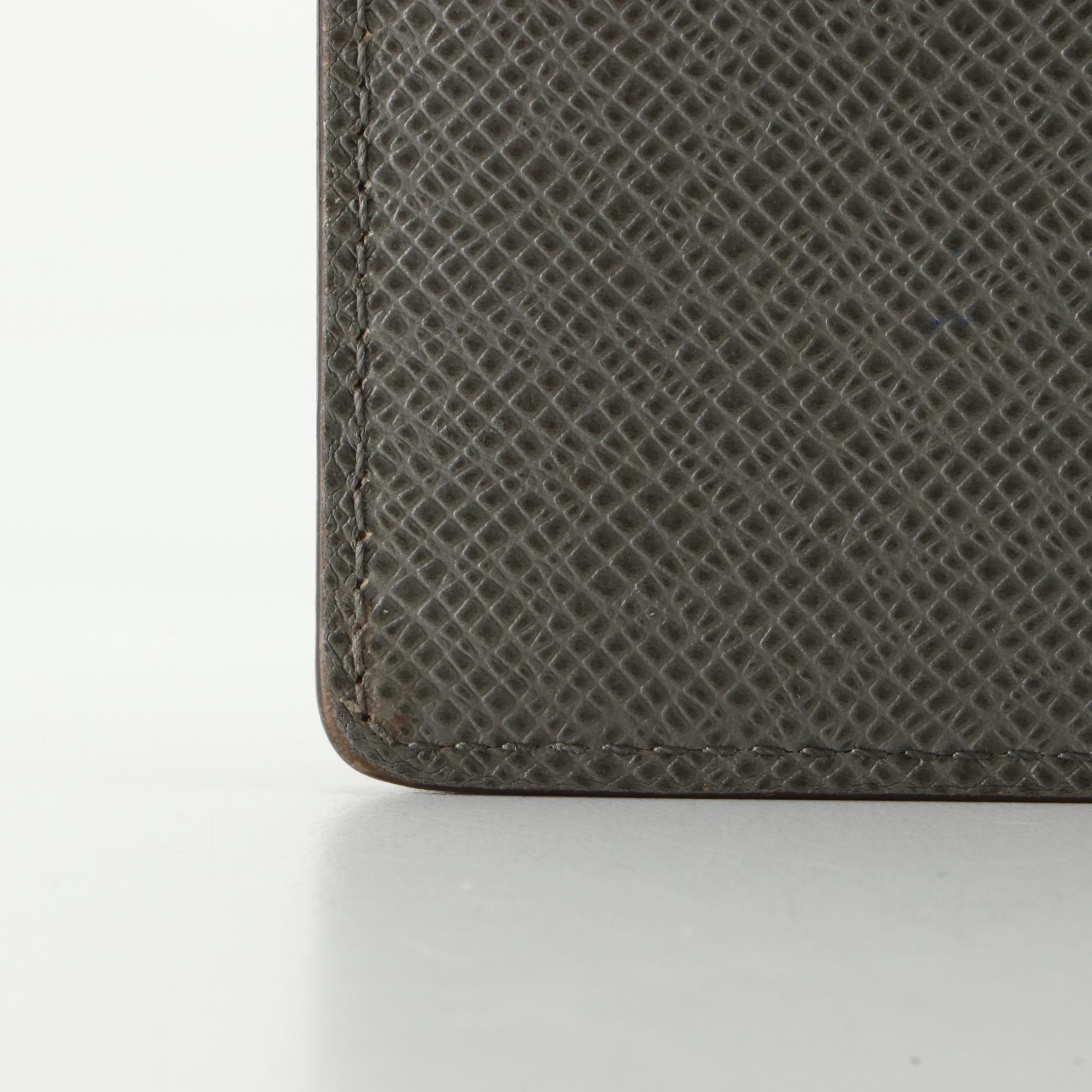 Louis Vuitton Brazza Wallet in Grey Taïga Leather