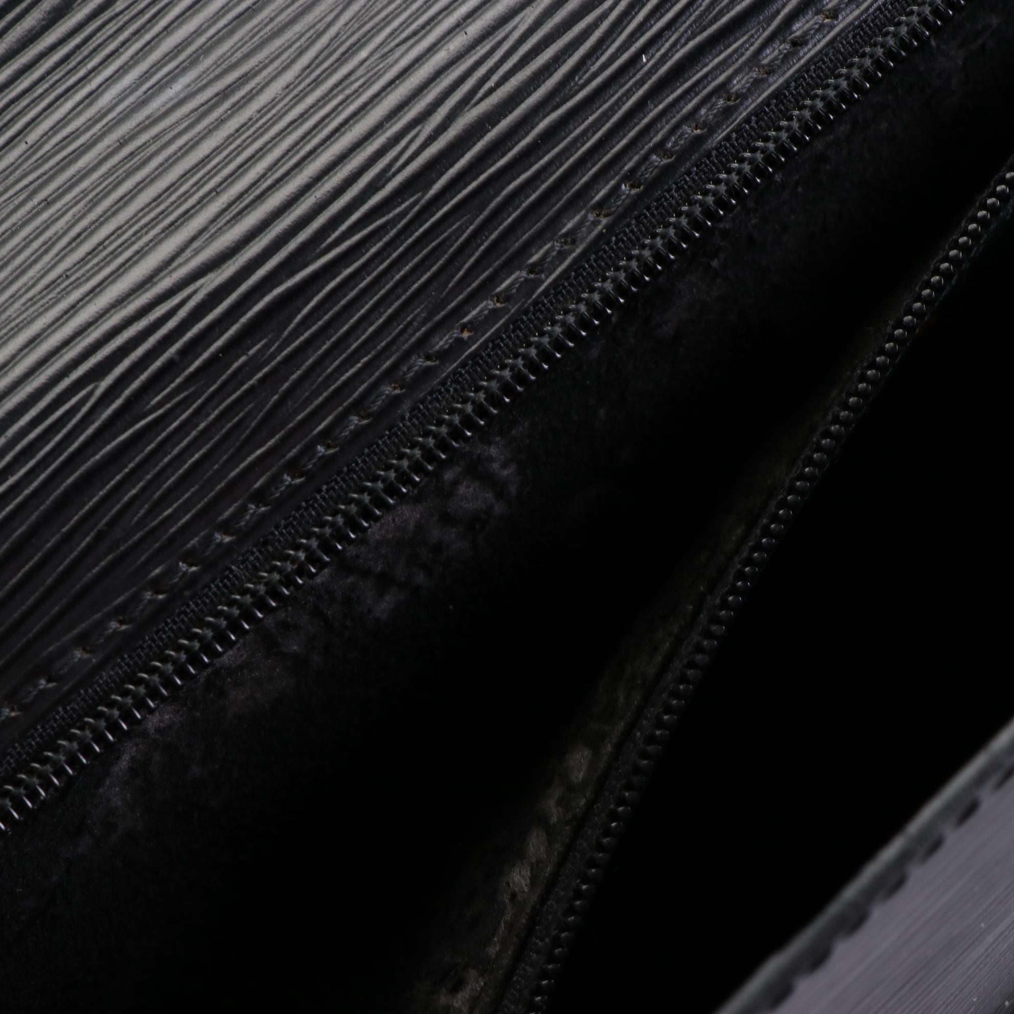 Louis Vuitton Chaillot Clutch in Black Epi and Smooth Leather