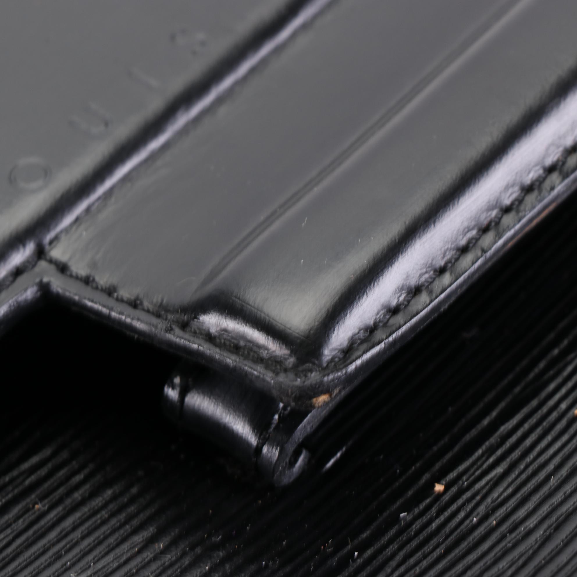 Louis Vuitton Chaillot Clutch in Black Epi and Smooth Leather