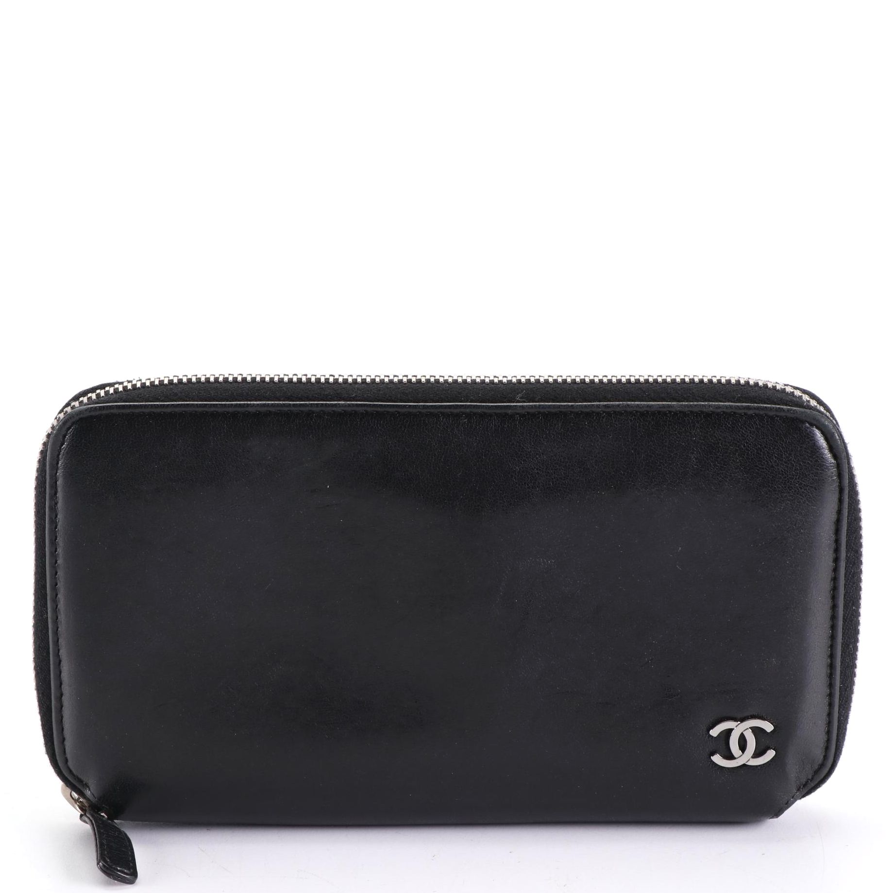 Chanel Zip-Around Wallet in Black Leather with CC Logo