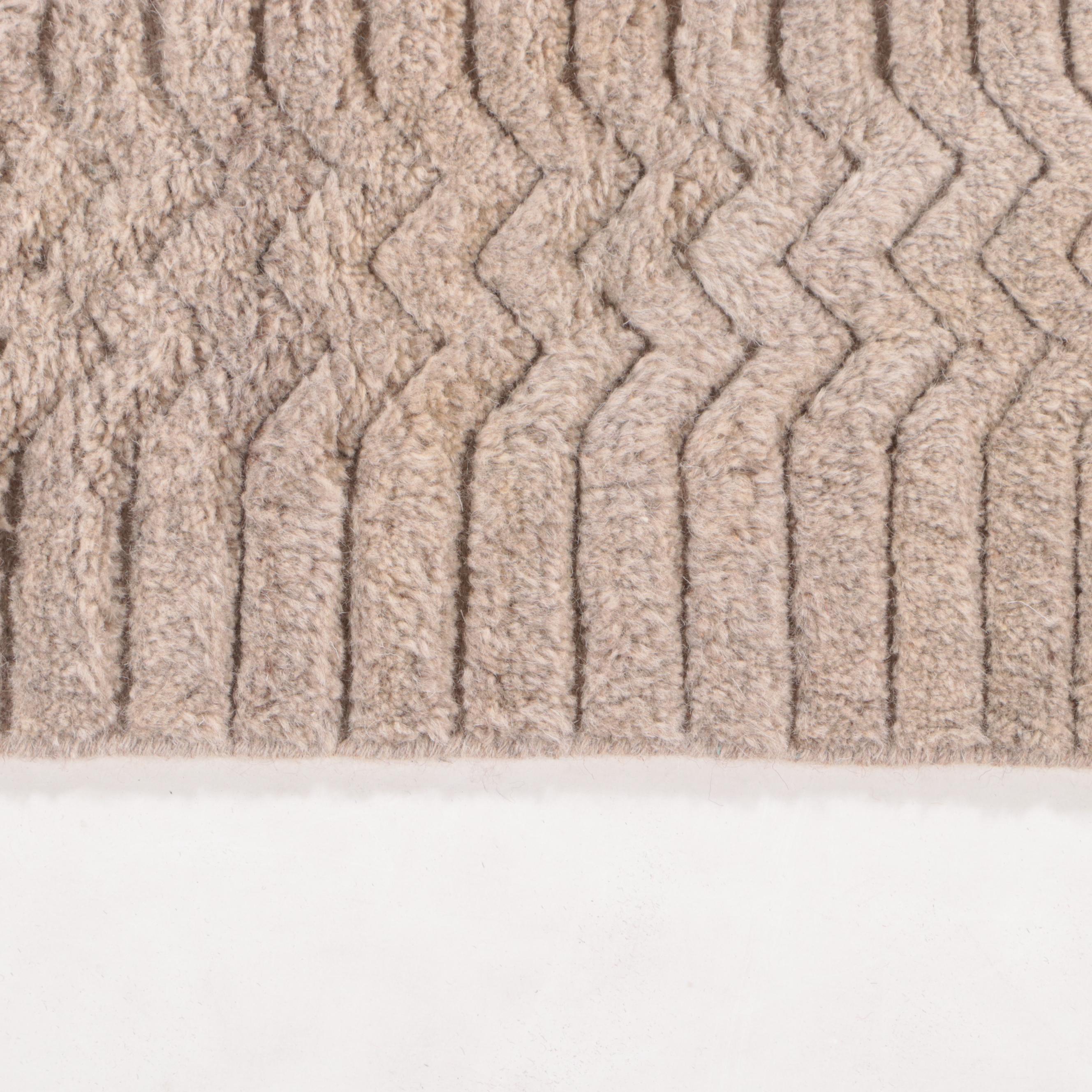 9'9 x 13'2 Hand-Knotted Armadillo & Co. Carved Room Sized Rug