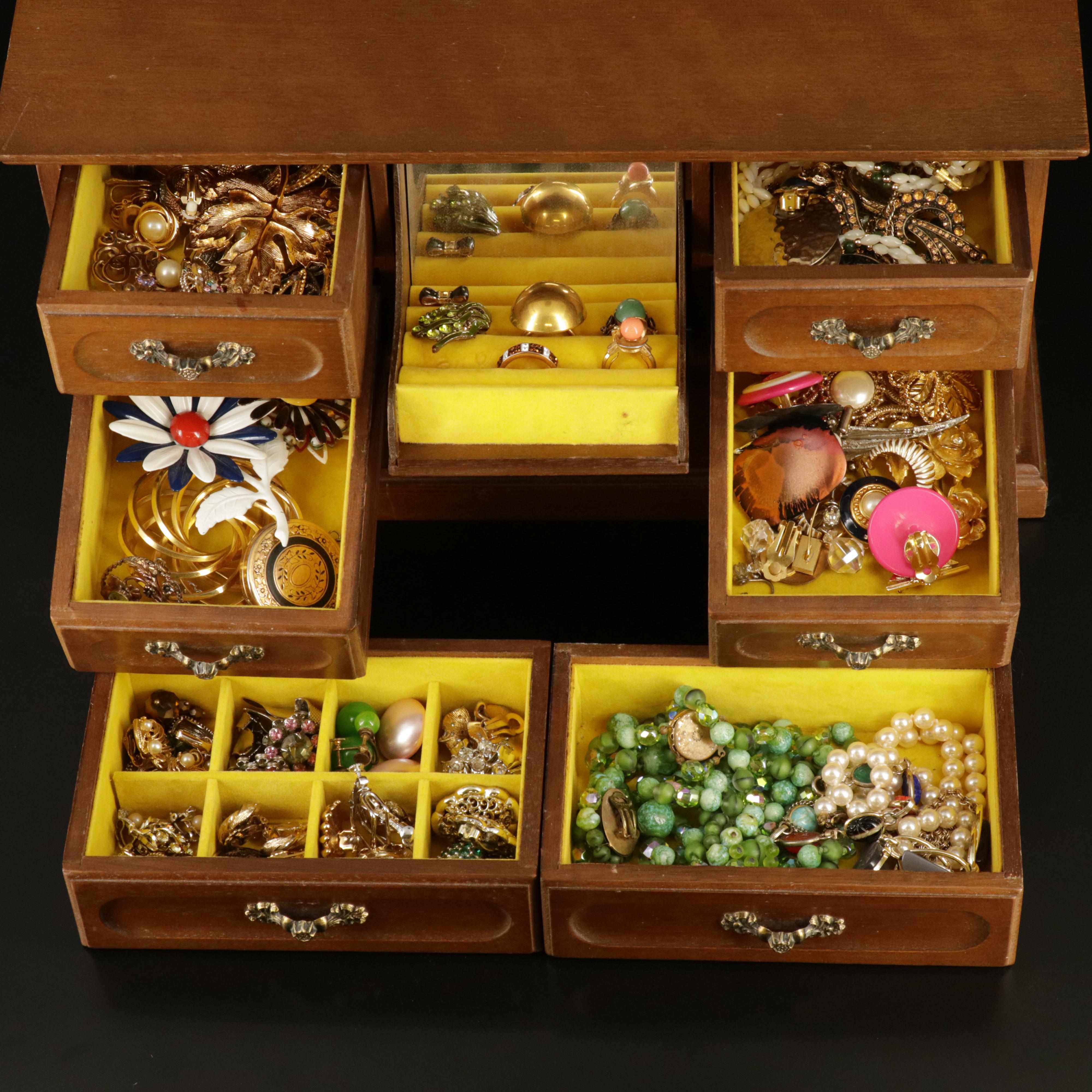 Uncommon Discoveries: Jewelry Collection
