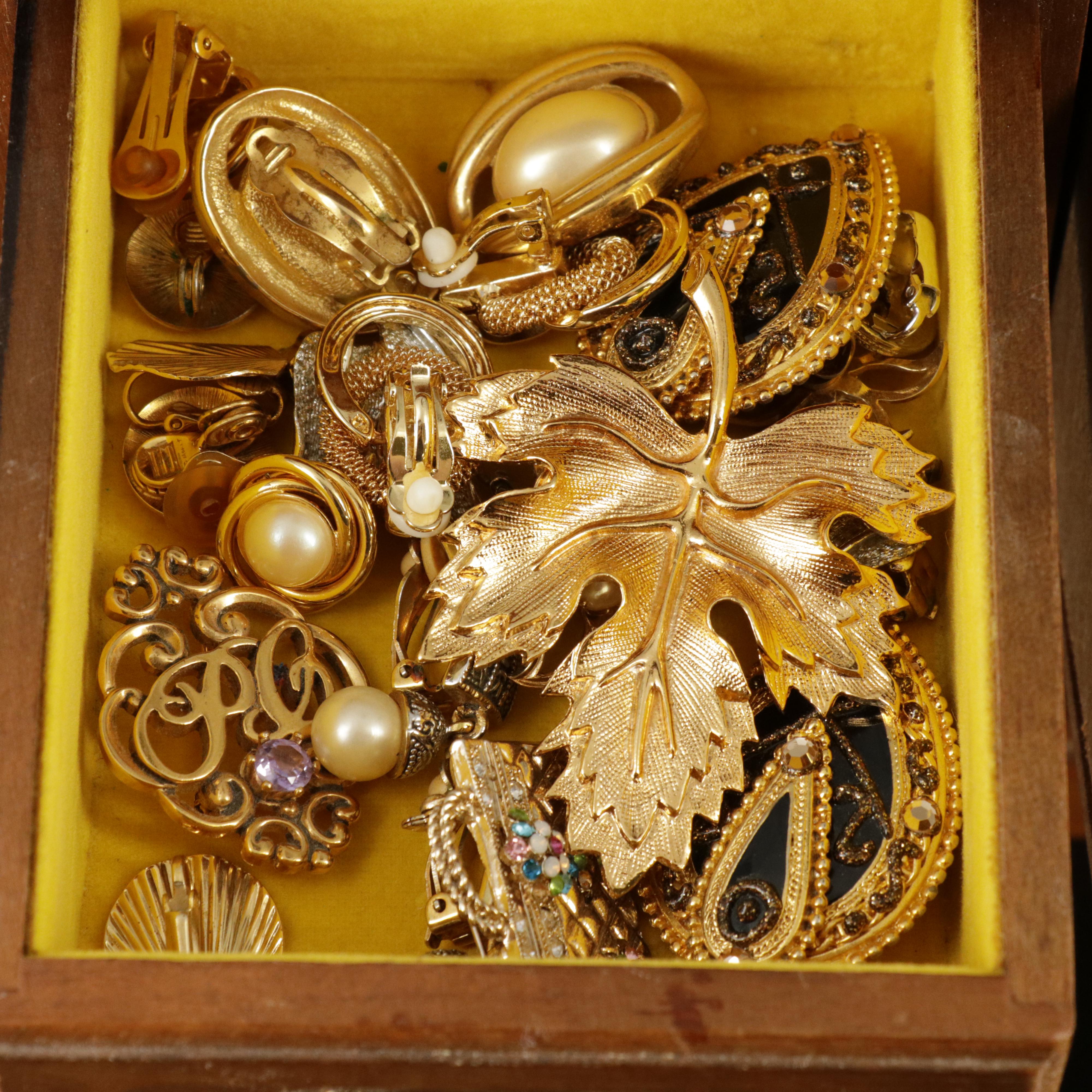 Uncommon Discoveries: Jewelry Collection
