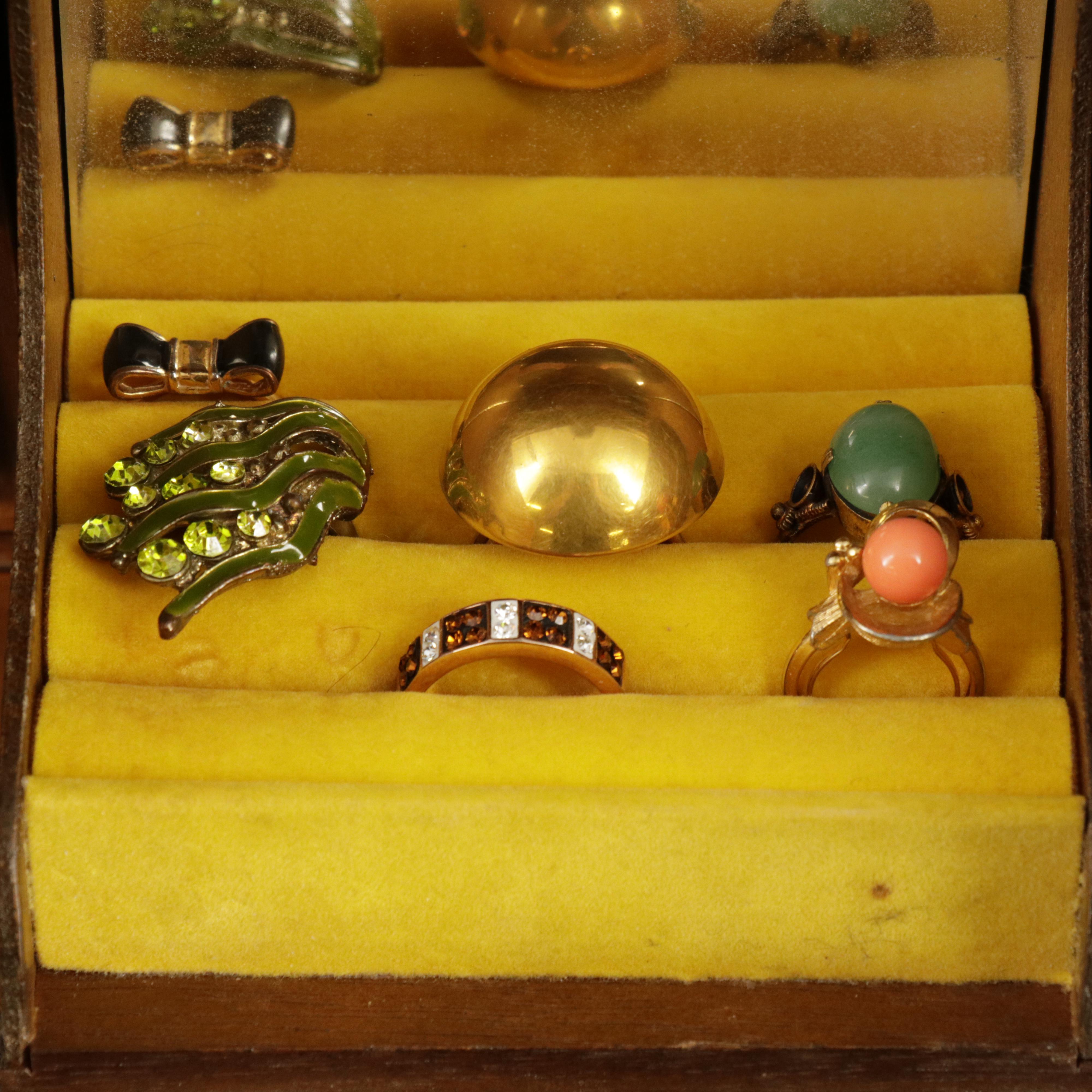 Uncommon Discoveries: Jewelry Collection