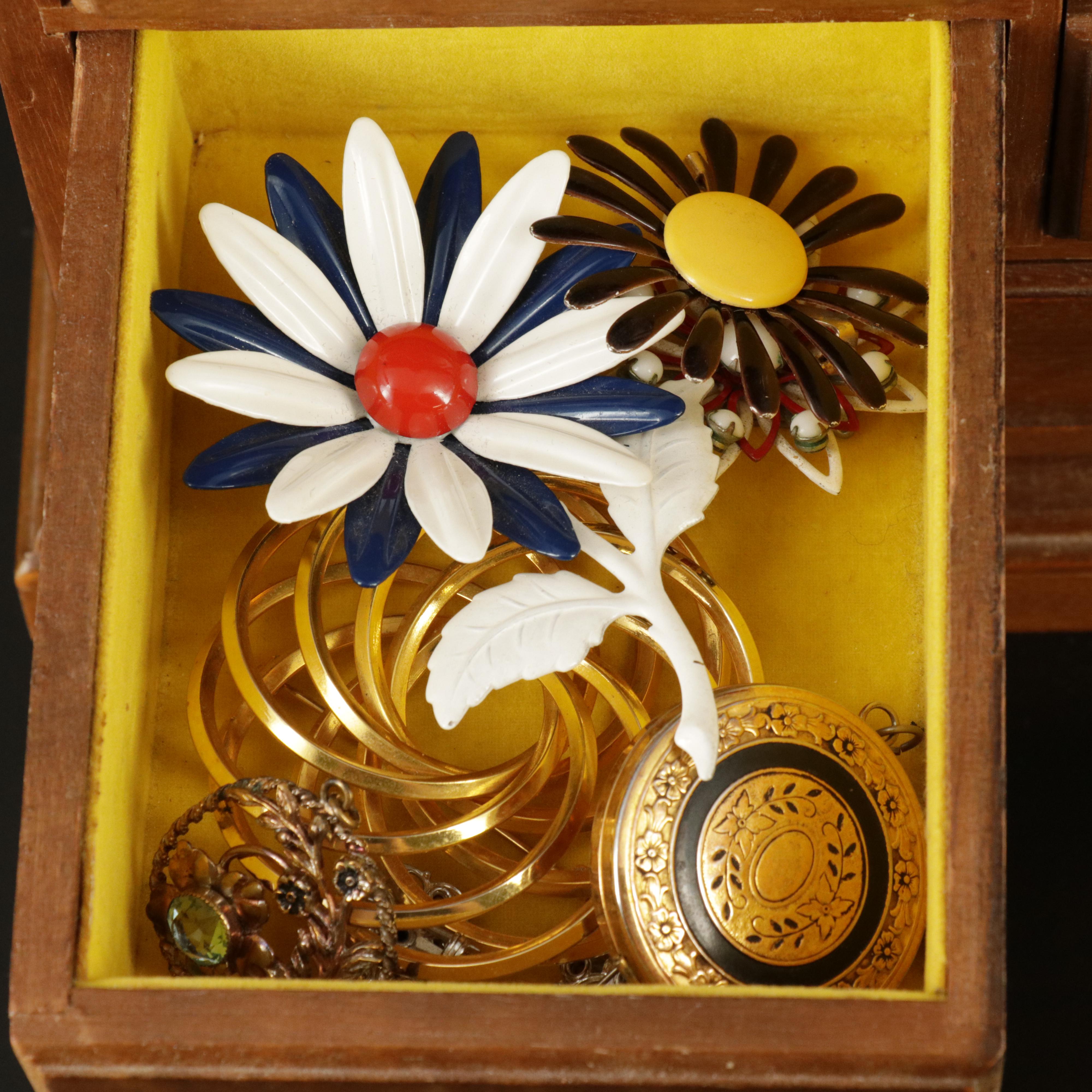 Uncommon Discoveries: Jewelry Collection