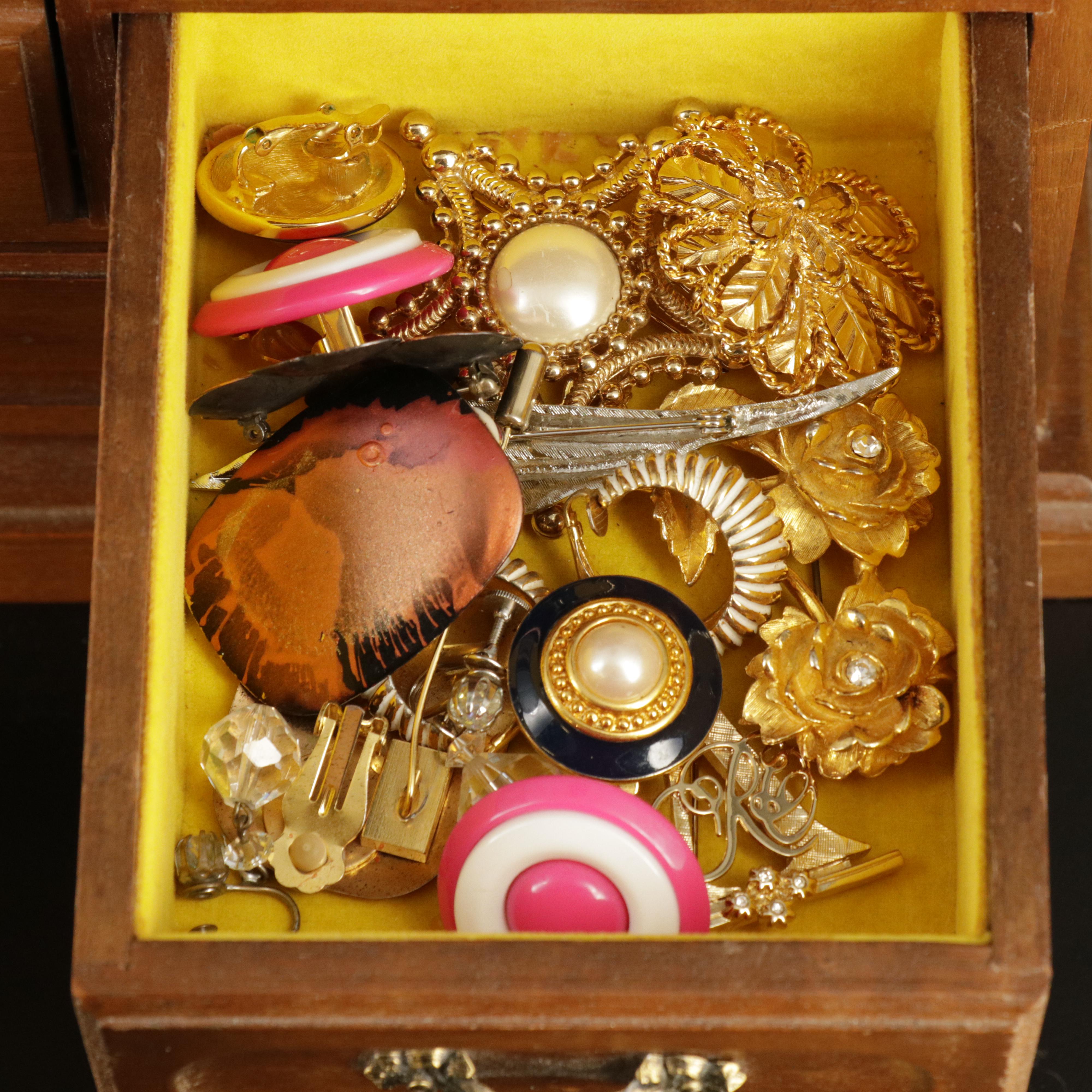 Uncommon Discoveries: Jewelry Collection