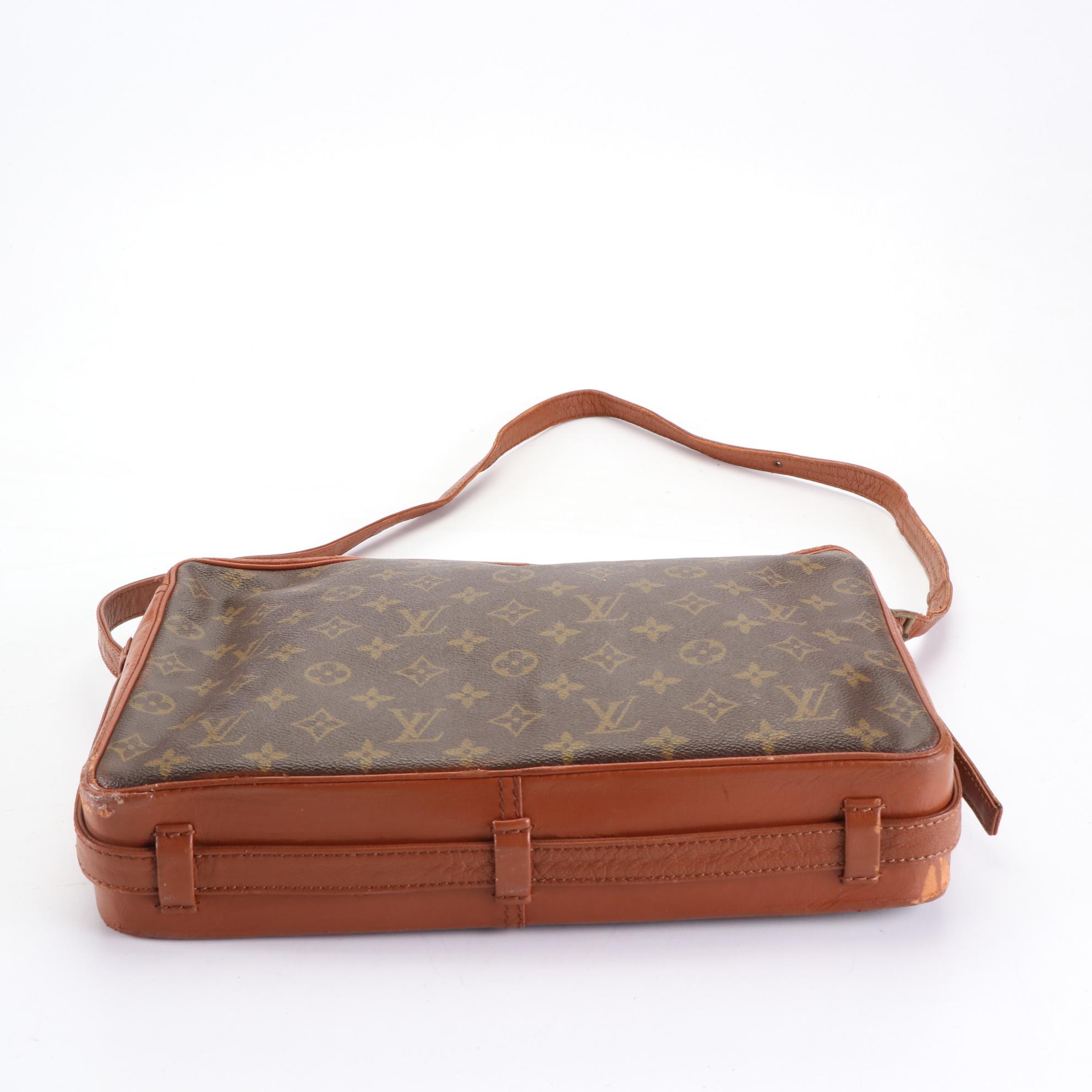 Louis Vuitton Sac Bandoulière in Monogram Canvas