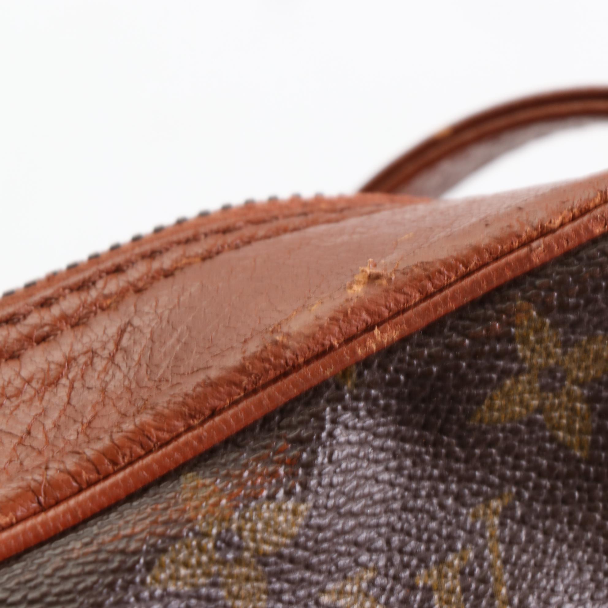 Louis Vuitton Sac Bandoulière in Monogram Canvas