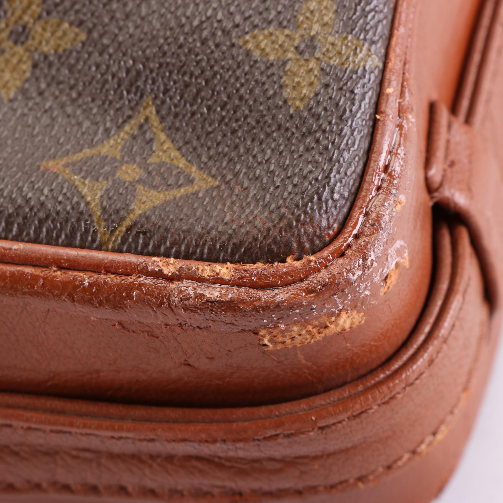 Louis Vuitton Sac Bandoulière in Monogram Canvas